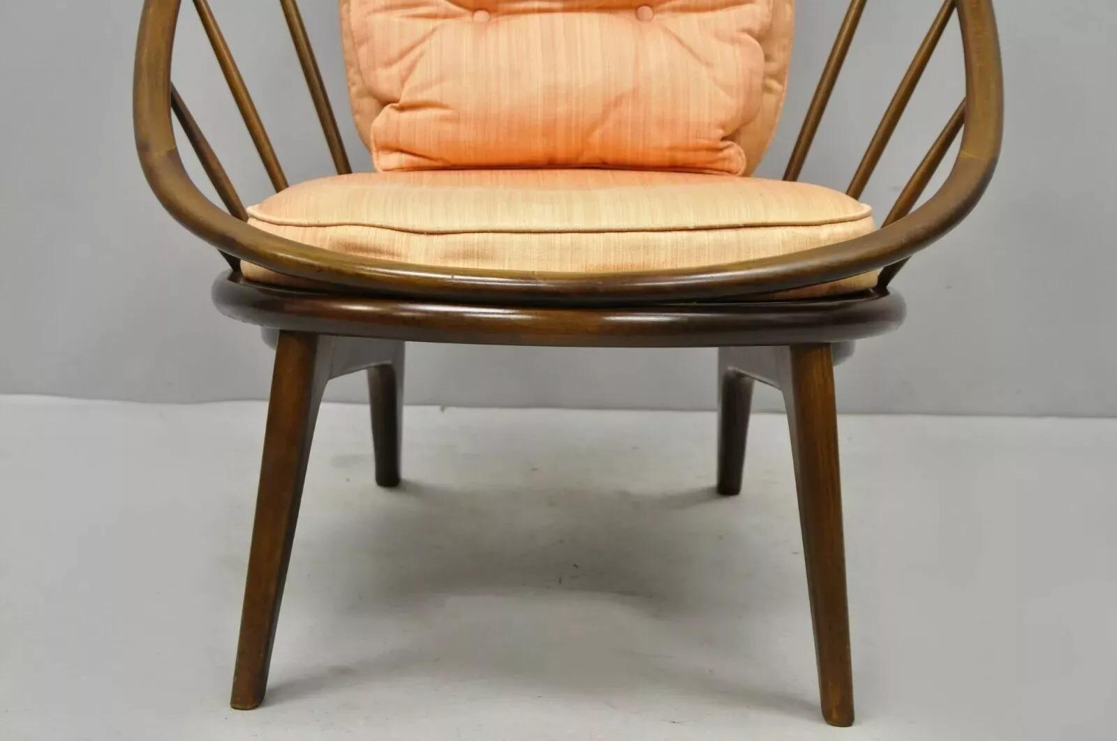 IB Kofod Larsen Selig Style Danish Modern Walnut Peacock Hoop Spindle Chair In condizioni buone in vendita a Philadelphia, PA