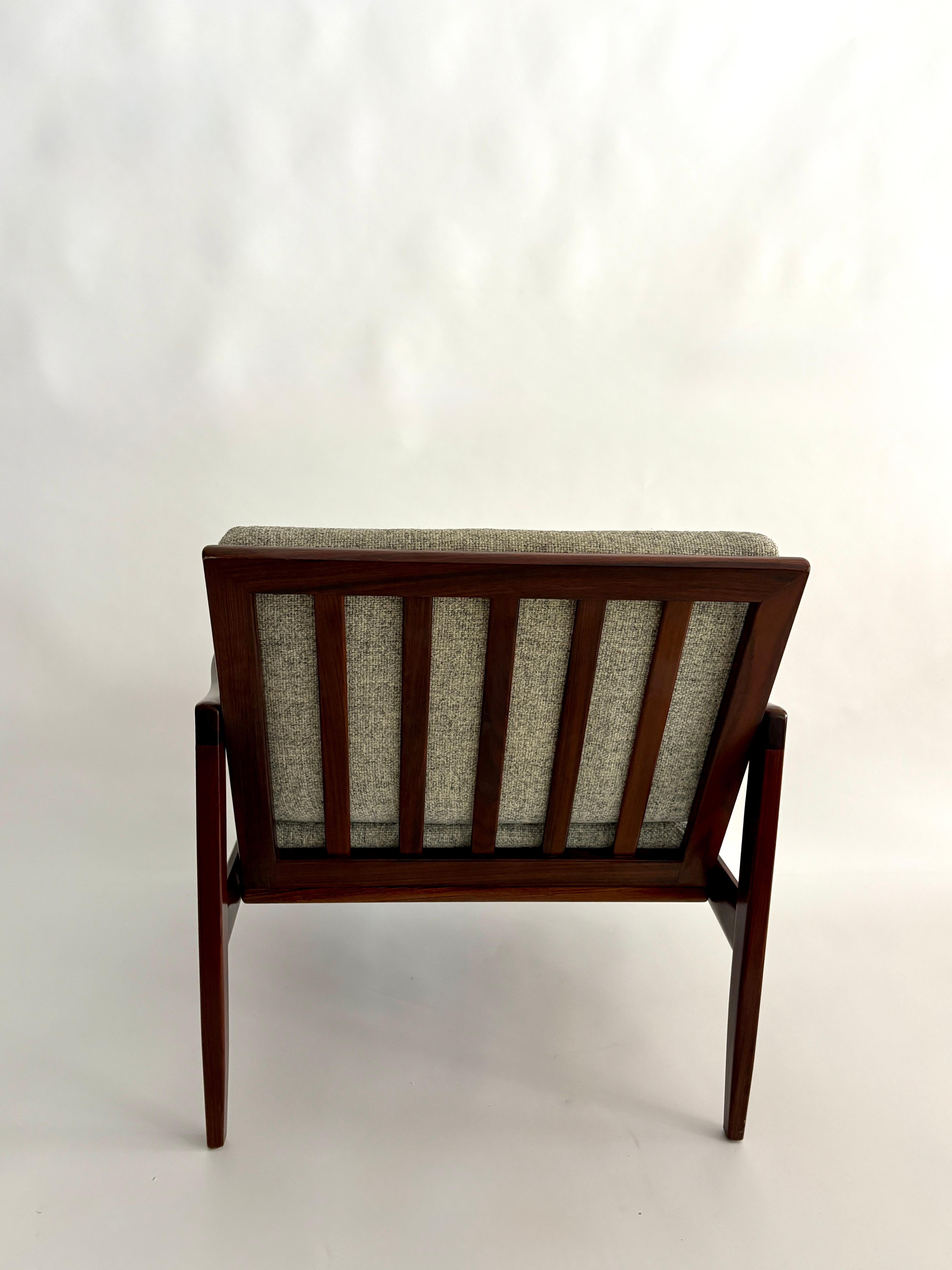 Mid-20th Century Ib Kofod-Larsen, set di sedie da salotto 