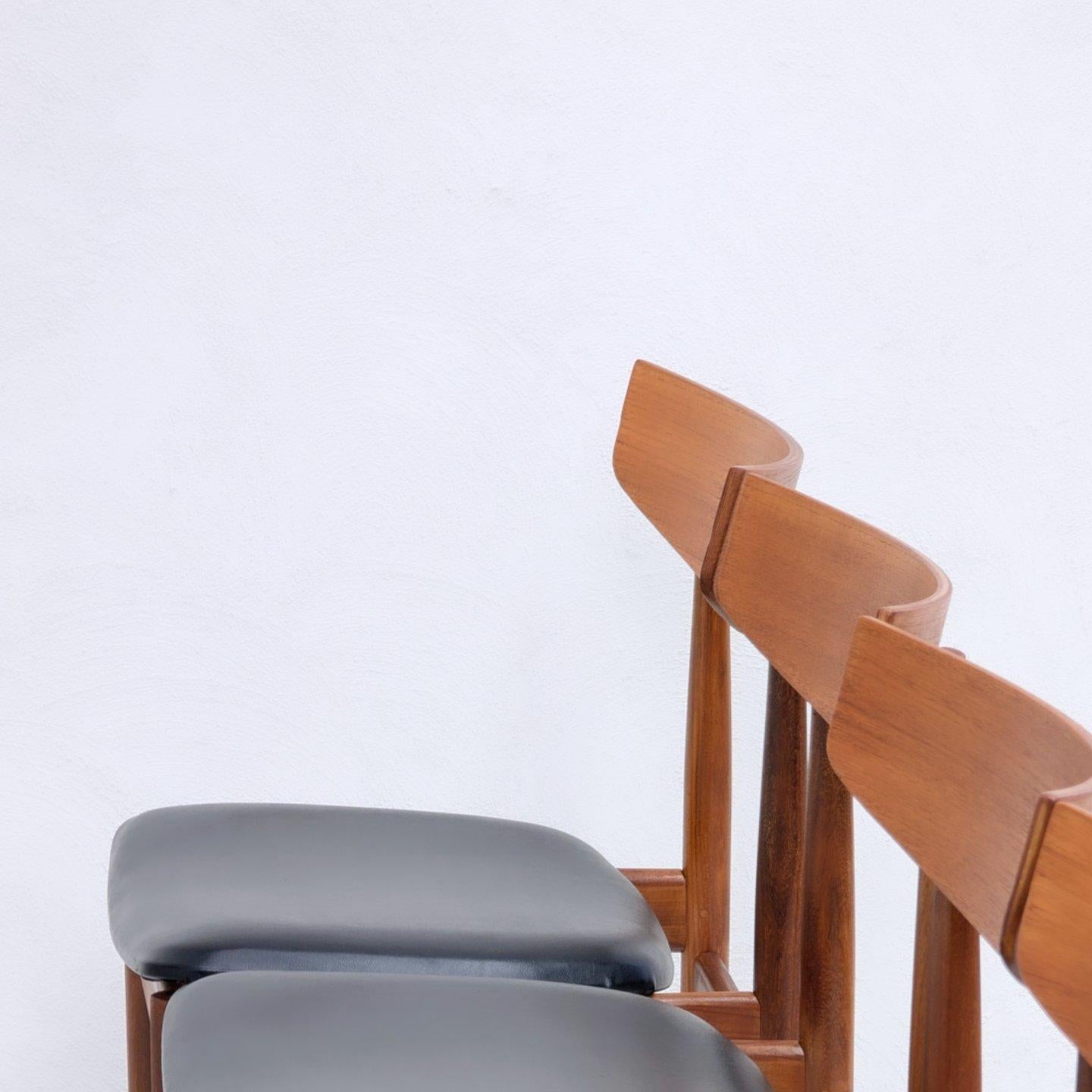 Ib Kofod Larsen Set of Four Teak Dining Chairs for G-Plan, Danish Modern c.1963 In Good Condition For Sale In TORQUAY, AU