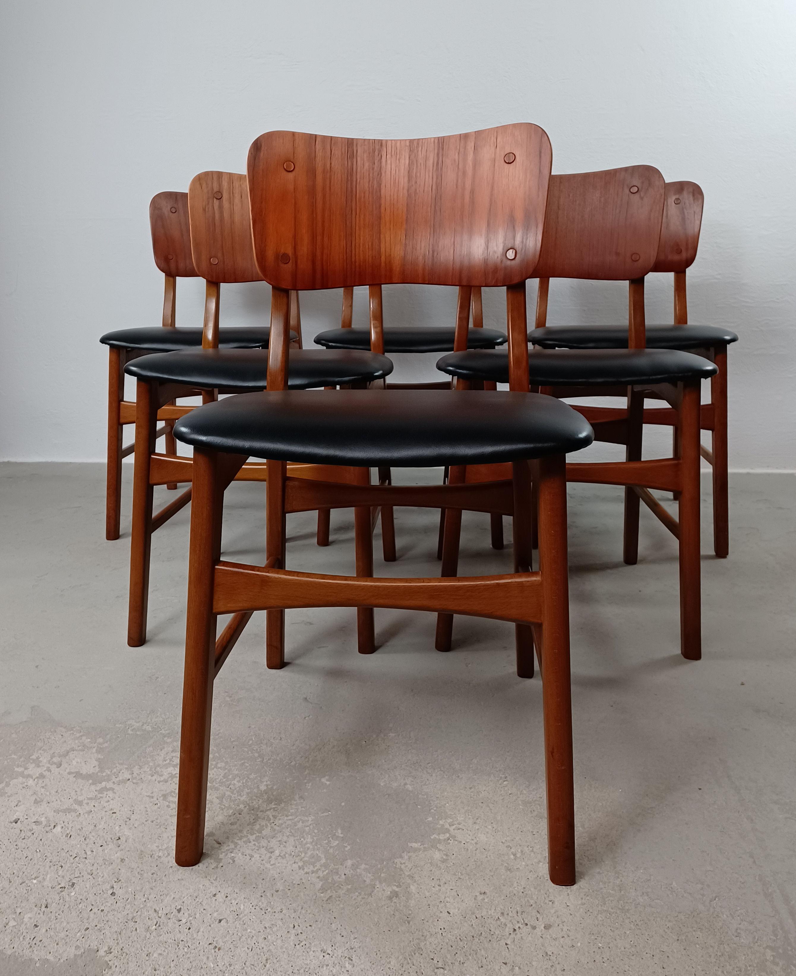 Ib Kofod Larsen Set of Six Fully Restored dining chairs , Custom Upholstery

The chairs feature a solid oak frame and a well shaped teak veneered backrest and is characterized by high-quality materials, solid craftsmanship and Ib Kofod-Larsens