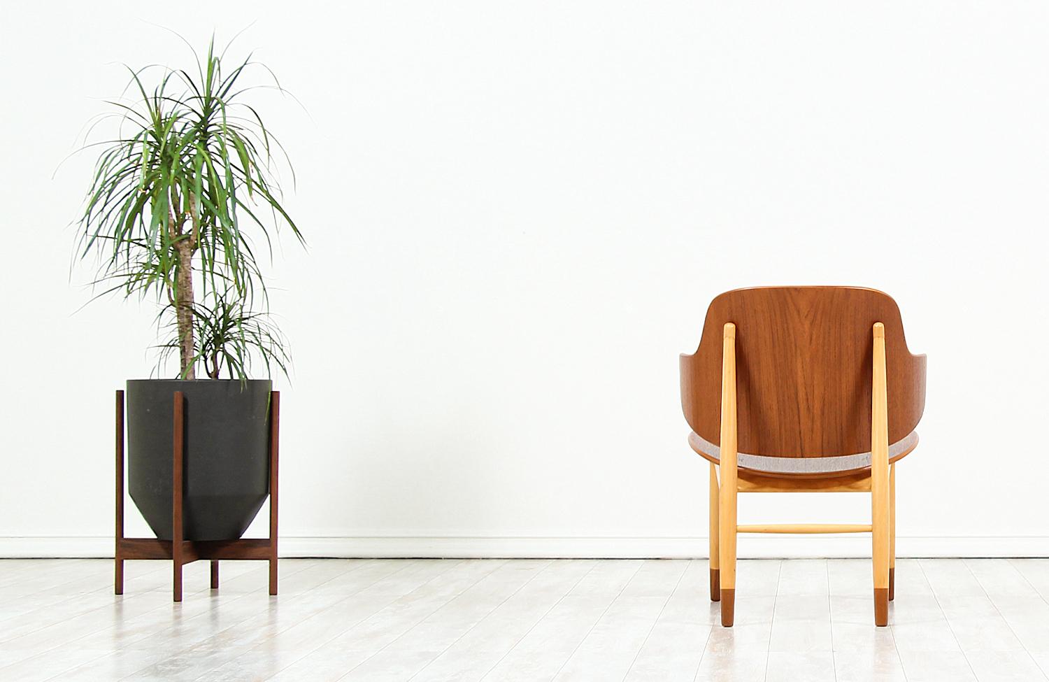 Danish Expertly Restored - Ib Kofod-Larsen Shell Chair for Christiansen & Larsen For Sale