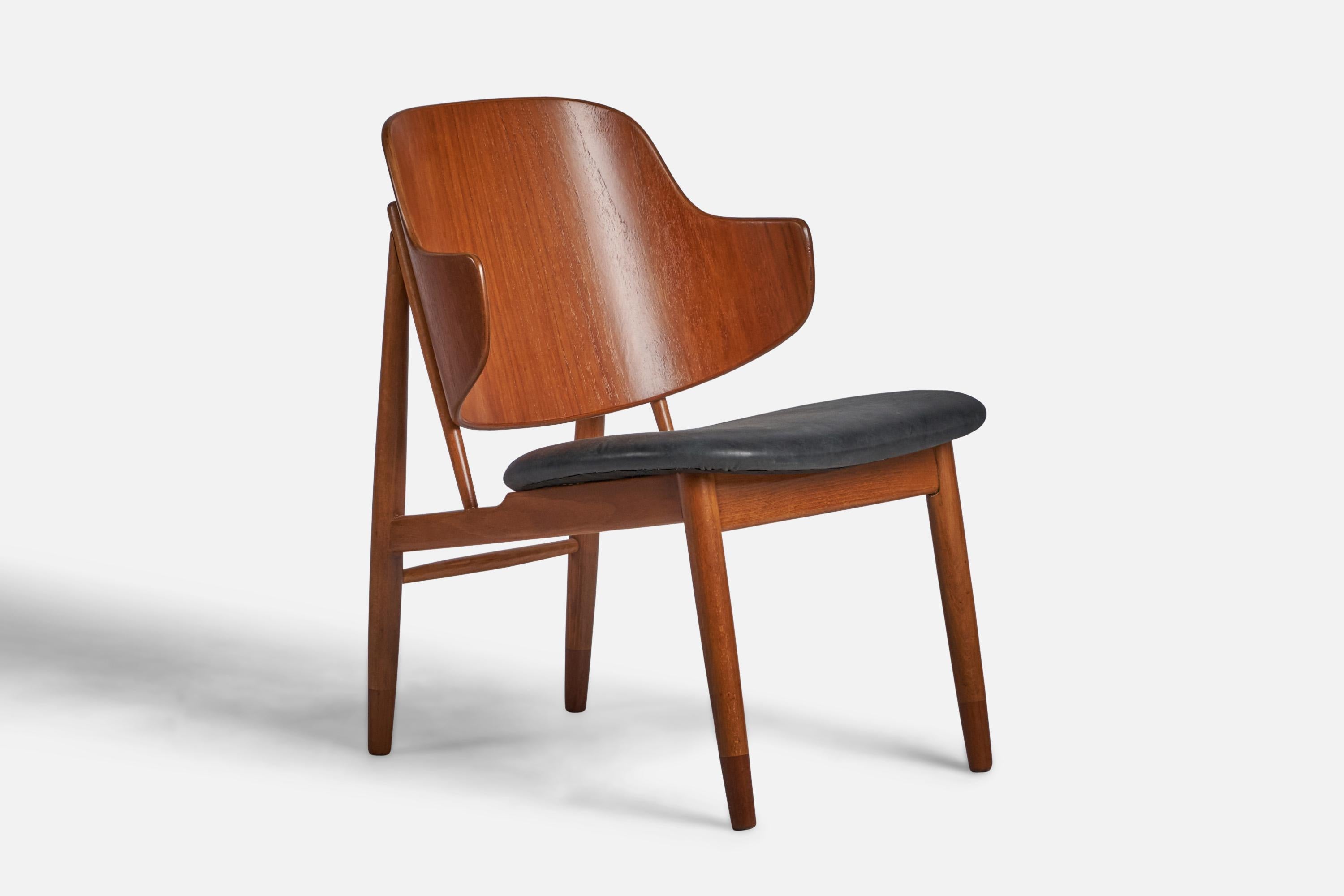 Sessel aus Teakholz, Buche und schwarzem Leder, entworfen von Ib Kofod-Larsen und hergestellt von Christensen & Larsen, Dänemark, 1950er Jahre.
Sitzhöhe: 16.5