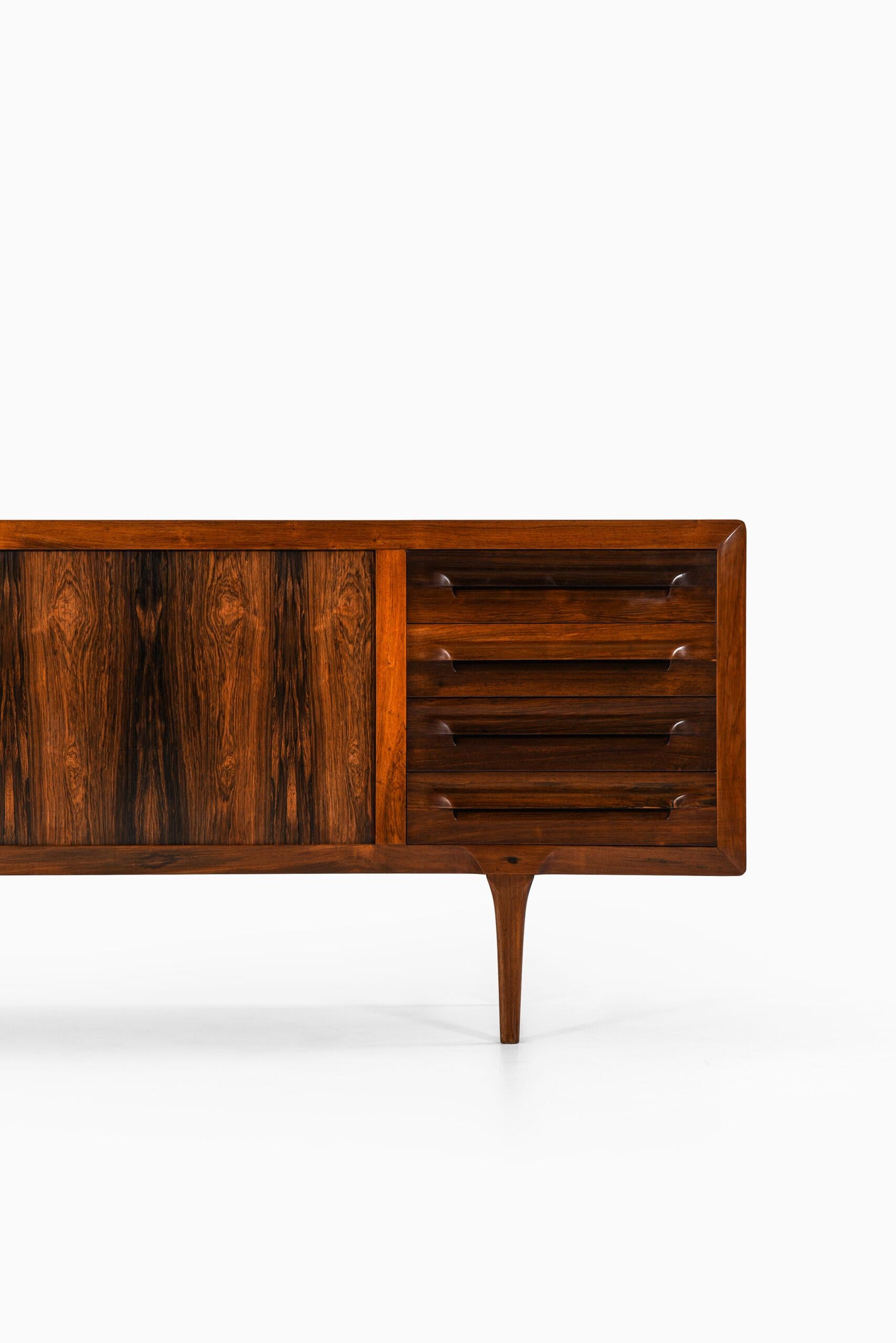 Very rare and freestanding sideboard model FA-33 designed by Ib Kofod-Larsen. Produced by Faarup Møbelfabrik in Denmark.