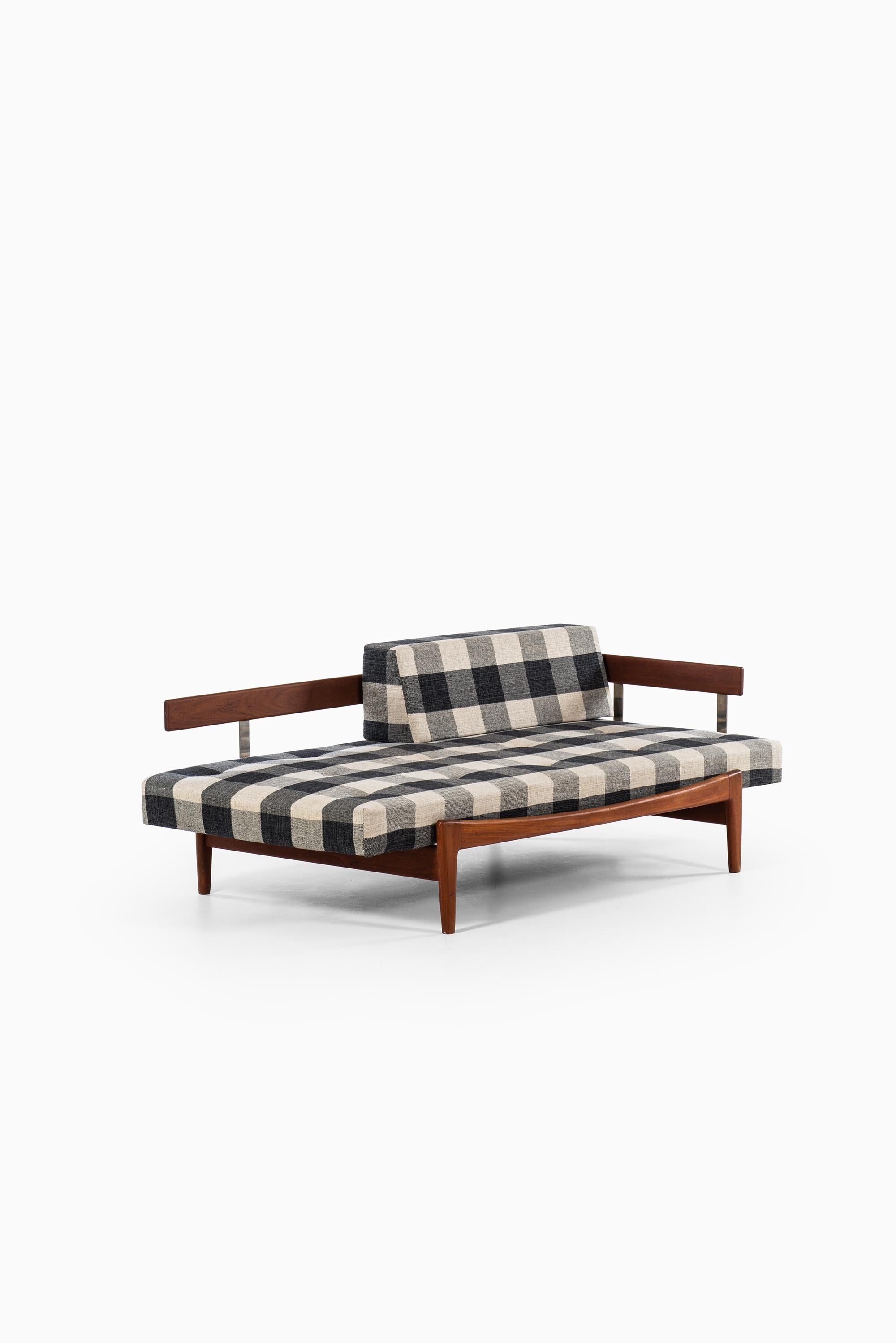 Ib Kofod-Larsen Sofa / Daybed by Seffle Möbelfabrik in Sweden 2