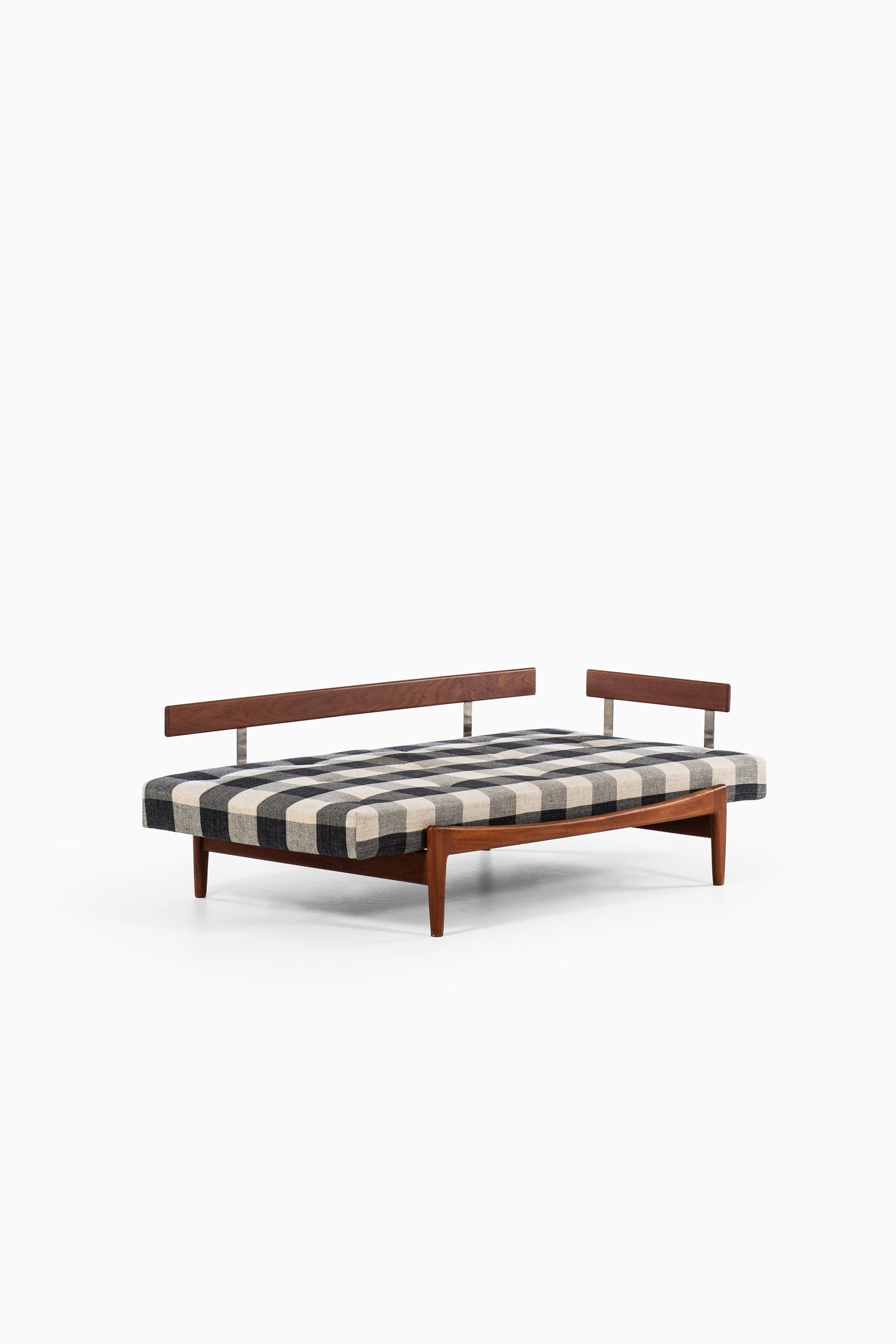 Ib Kofod-Larsen Sofa / Daybed by Seffle Möbelfabrik in Sweden 1
