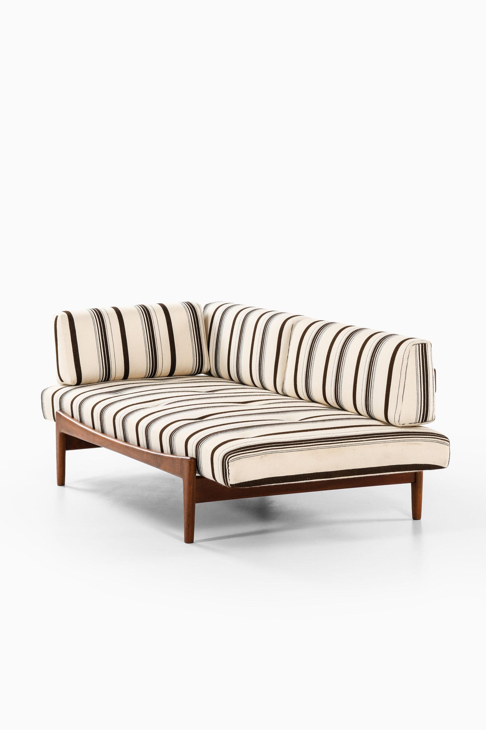 Mid-20th Century  Ib Kofod-Larsen Sofa / Daybed Produced by Seffle Möbelfabrik