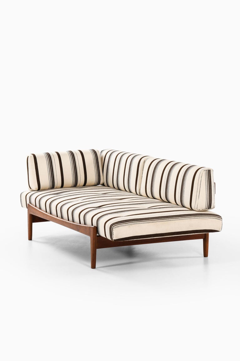 Mid-20th Century  Ib Kofod-Larsen Sofa / Daybed Produced by Seffle Möbelfabrik For Sale