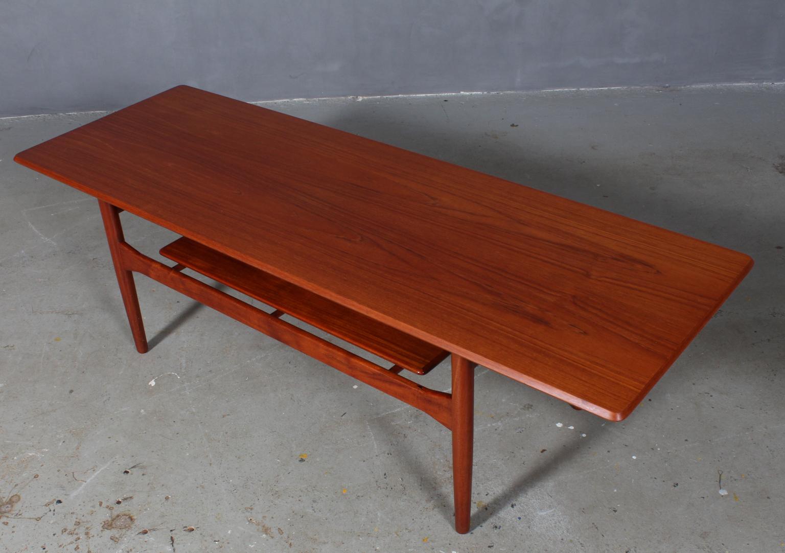 Ib Kofod-Larsen sofa table in partly solid teak.

Made by Christensen & Larsen.
