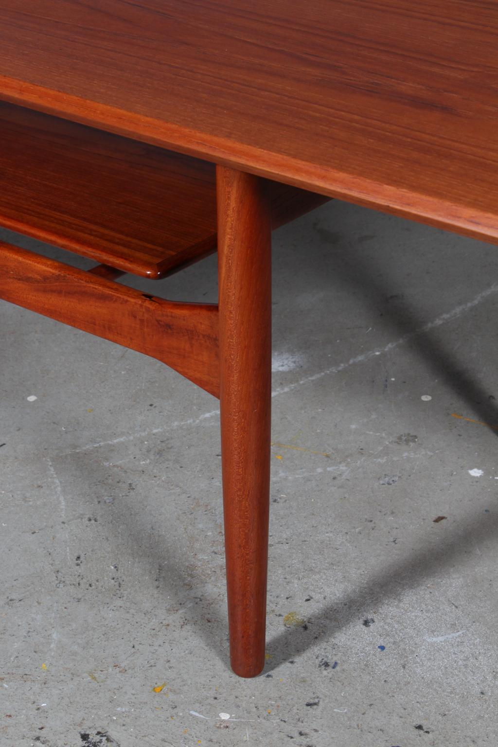 Ib Kofod-Larsen Sofa Table, Teak In Excellent Condition In Esbjerg, DK