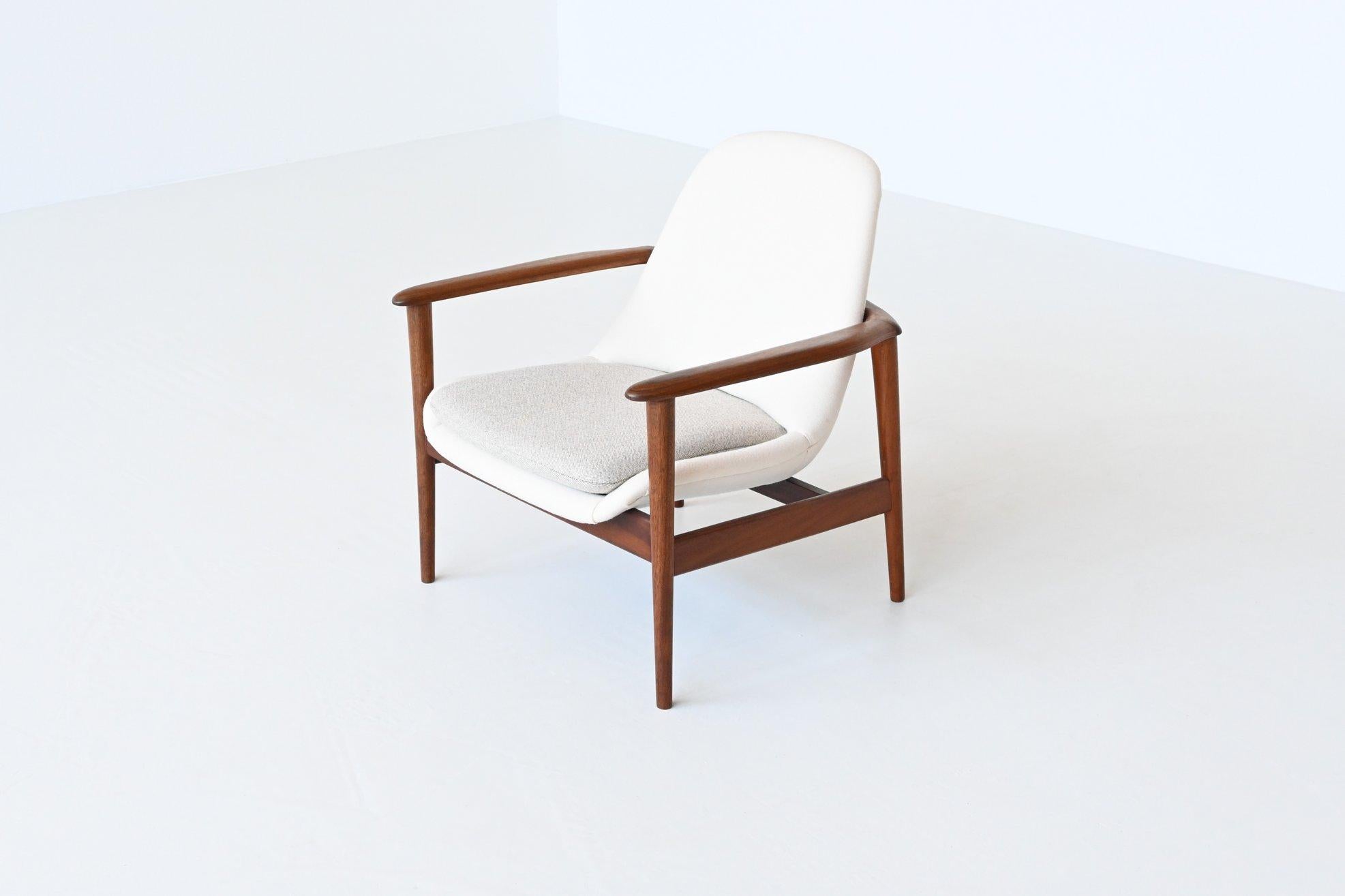 IB Kofod Larsen Style Scandinavian Lounge Chair, Denmark, 1960 In Good Condition In Etten-Leur, NL