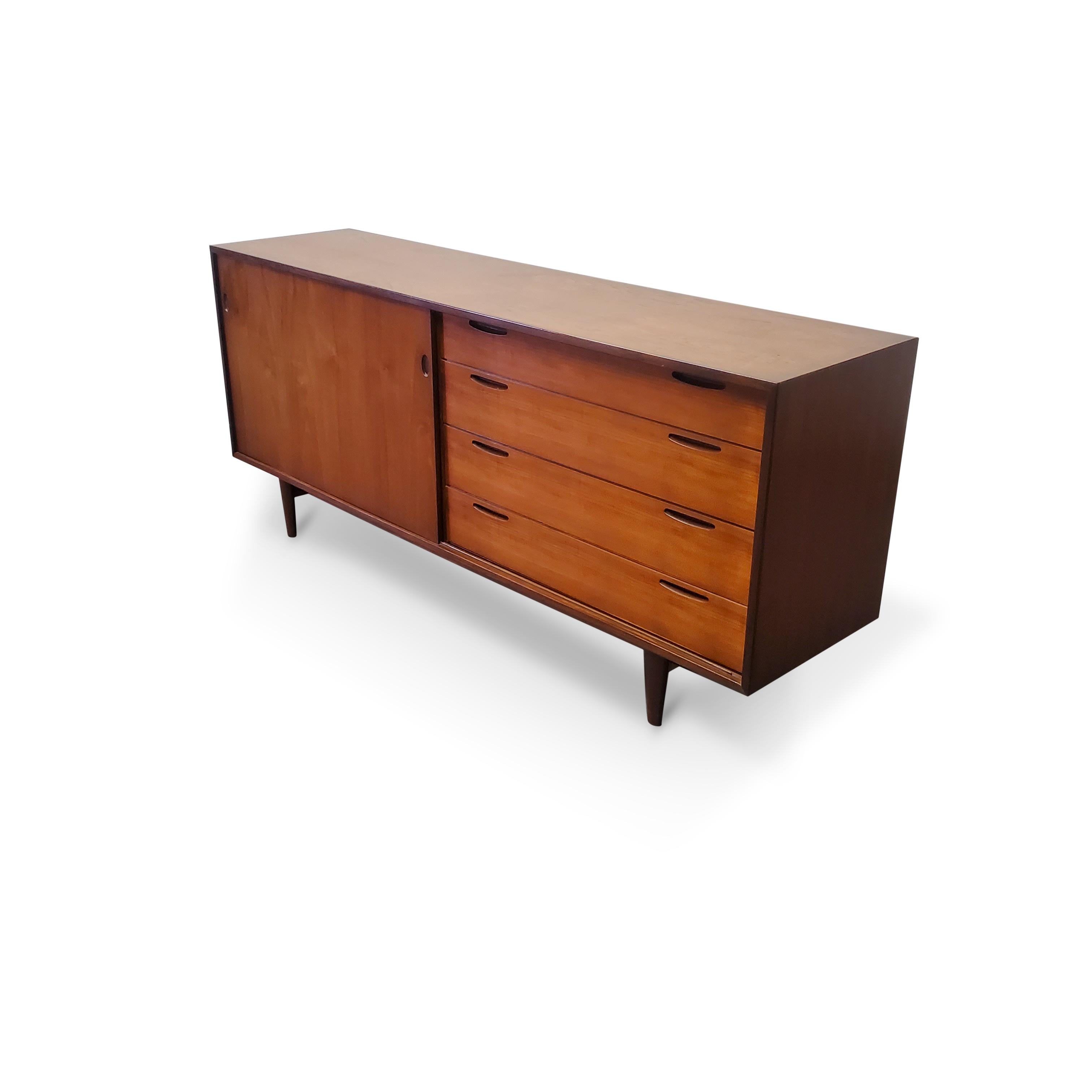 Ib Kofod-Larsen Teak Credenza In Good Condition For Sale In Middlesex, NJ