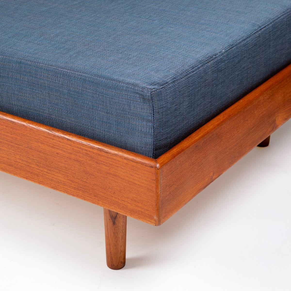 20ième siècle Lit de jour en teck Ib Kofod-Larsen, Christensen & Larsen en vente