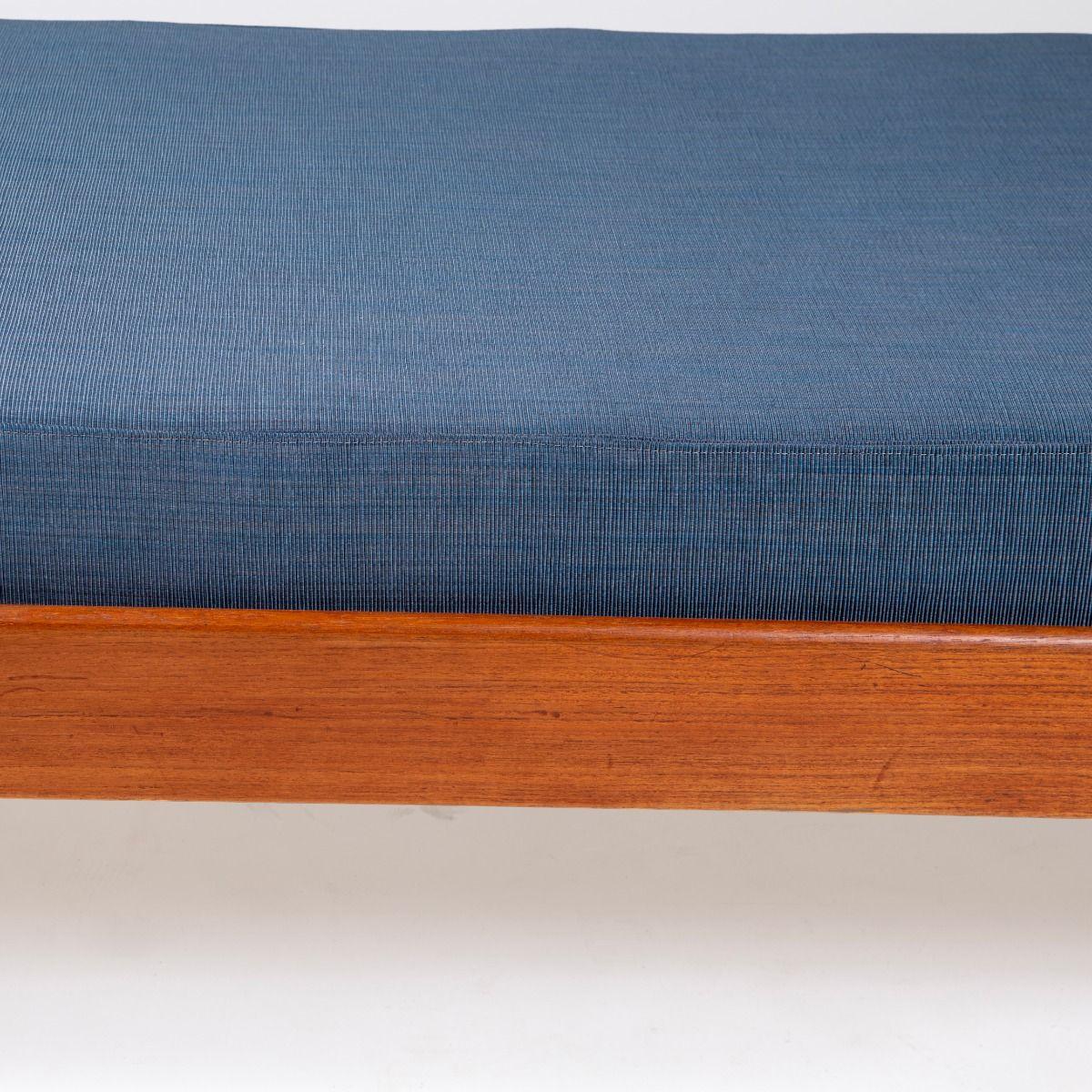 Tissu Lit de jour en teck Ib Kofod-Larsen, Christensen & Larsen en vente