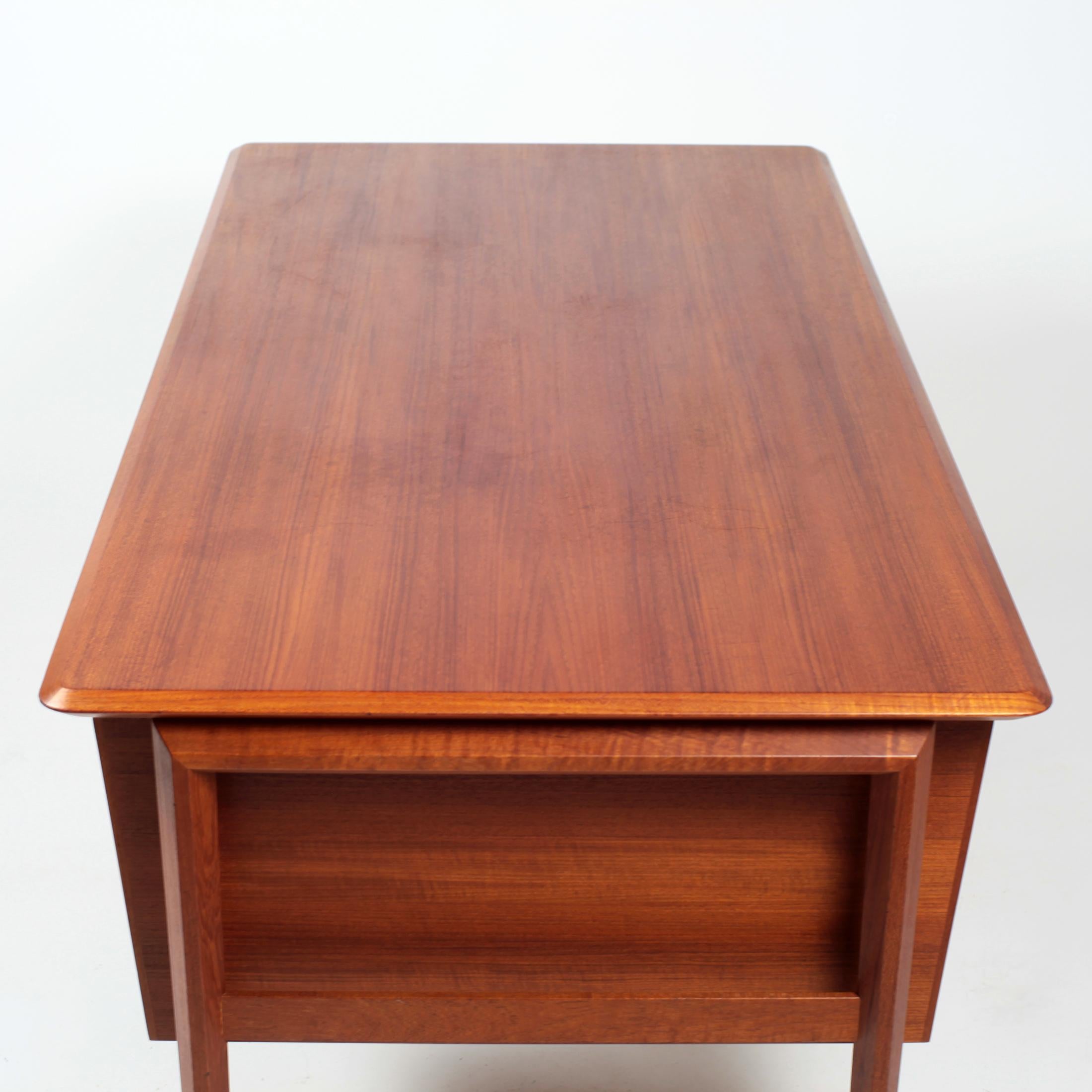 Ib Kofod-Larsen Teak Desk for Ab Seffle Möbelfabrik, Sweden, 1960s 4