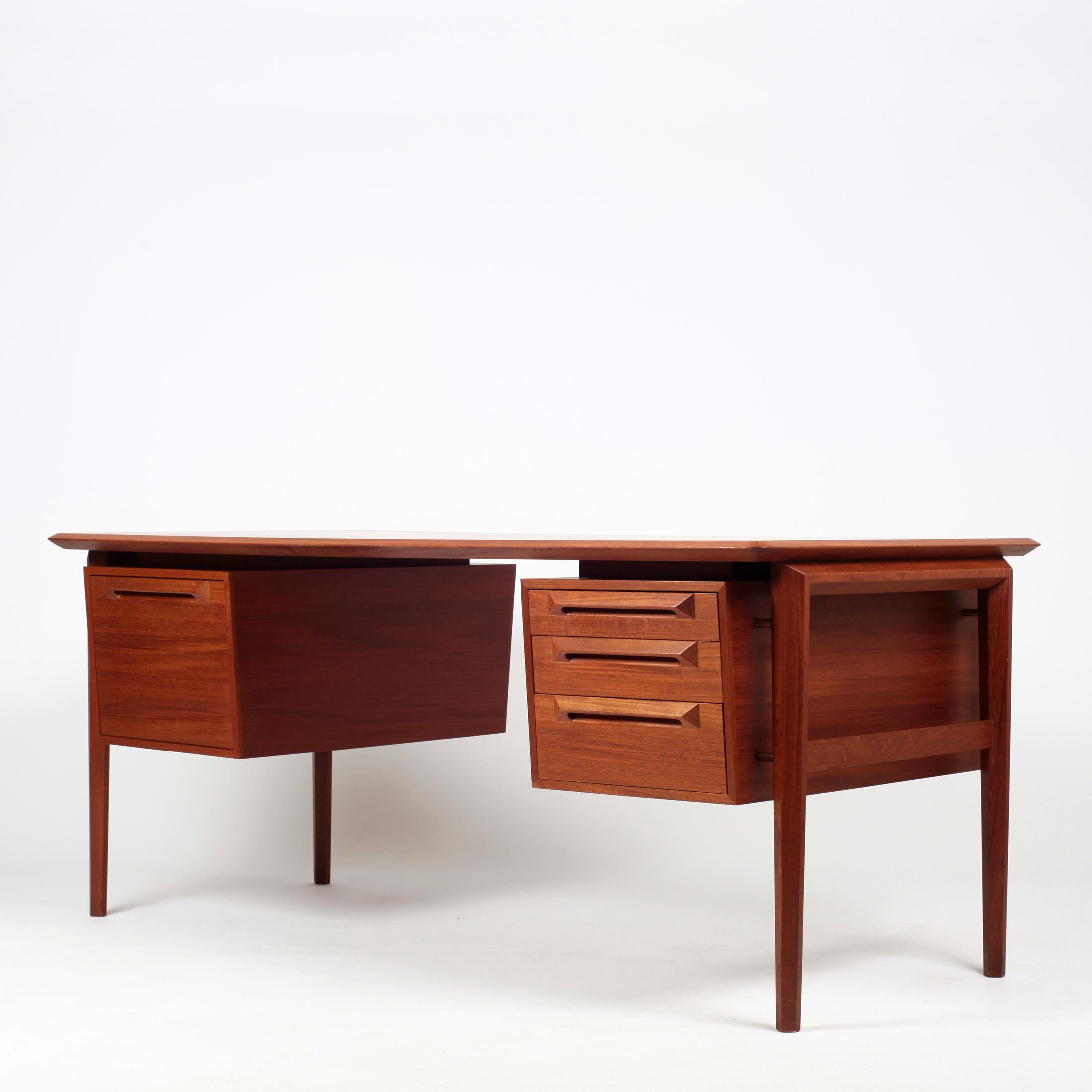 Scandinavian Modern Ib Kofod-Larsen Teak Desk for Ab Seffle Möbelfabrik, Sweden, 1960s