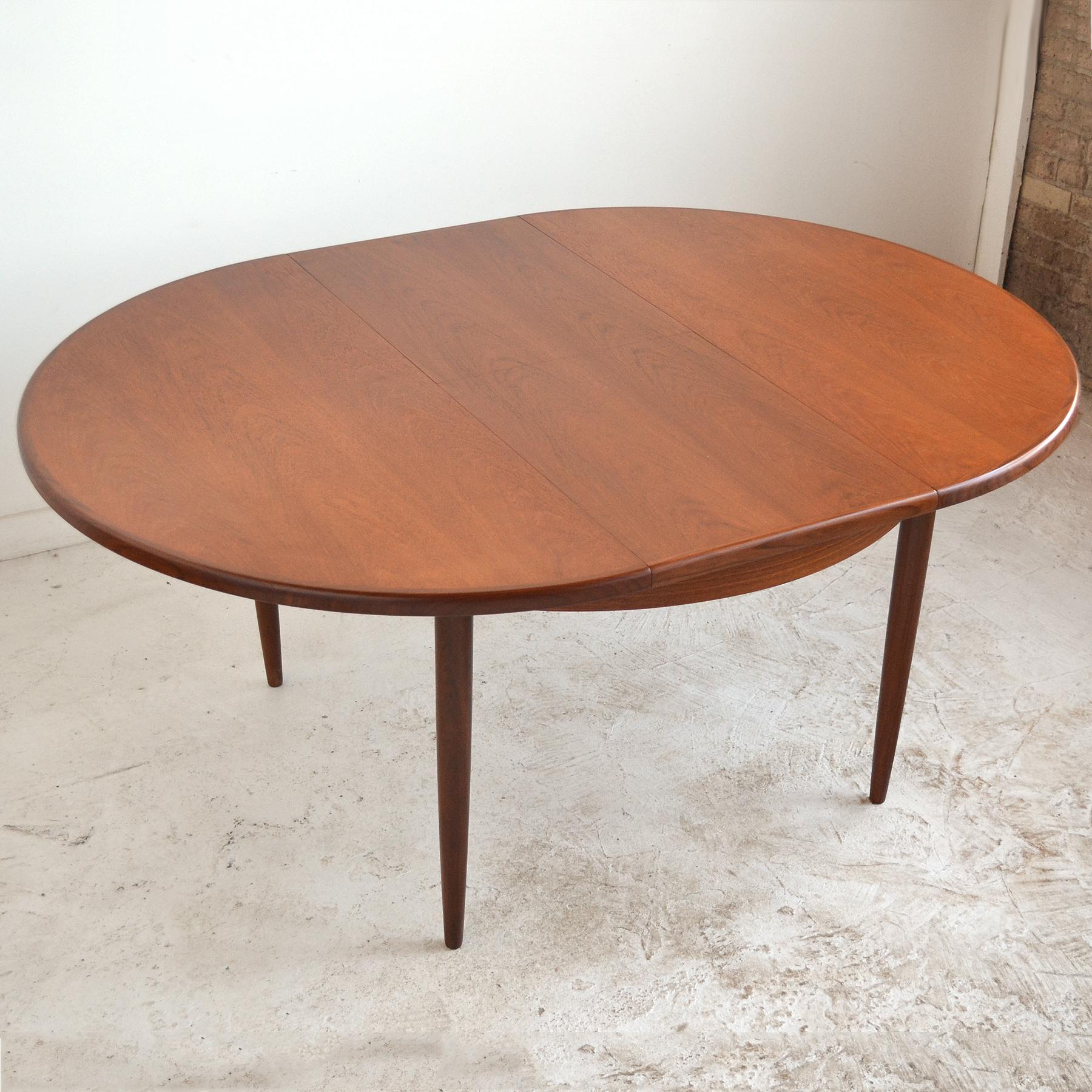 Ib Kofod-Larsen Teak Extension Dining Table by G-Plan In Excellent Condition In Highland, IN