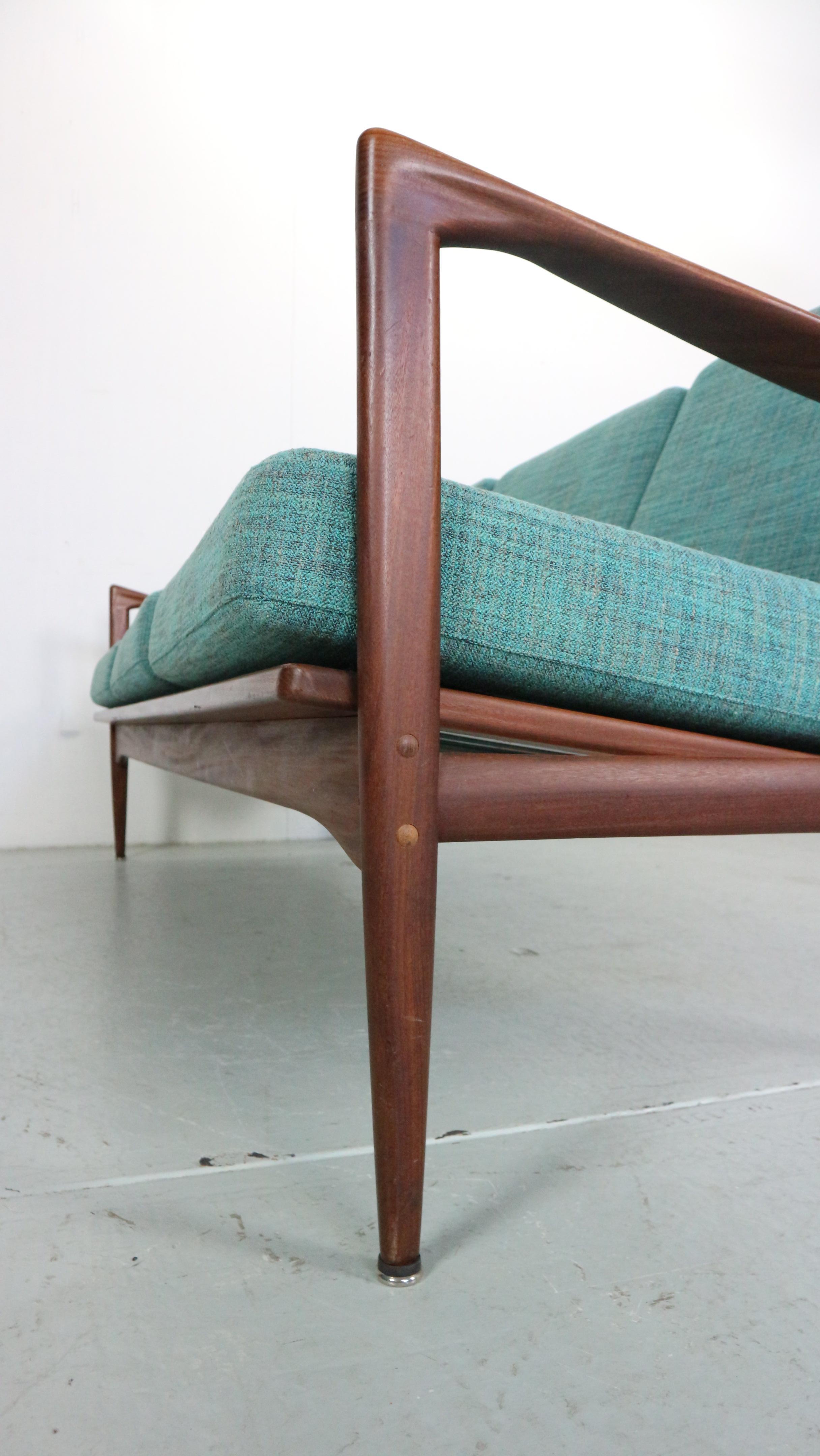 Dreisitzer-Sofa aus Teakholz von Ib Kofod-Larsen für Ope,  1950er Jahre Schweden im Angebot 13