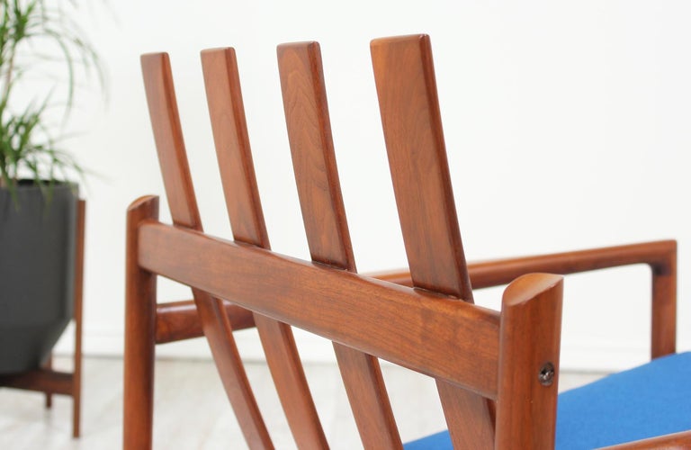 Ib Kofod-Larsen Walnut Lounge Chair for Selig For Sale 4