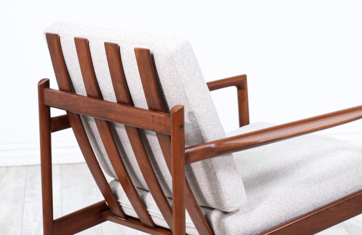 Expertly Restored - Ib Kofod-Larsen Walnut Lounge Chair for Selig For Sale 4