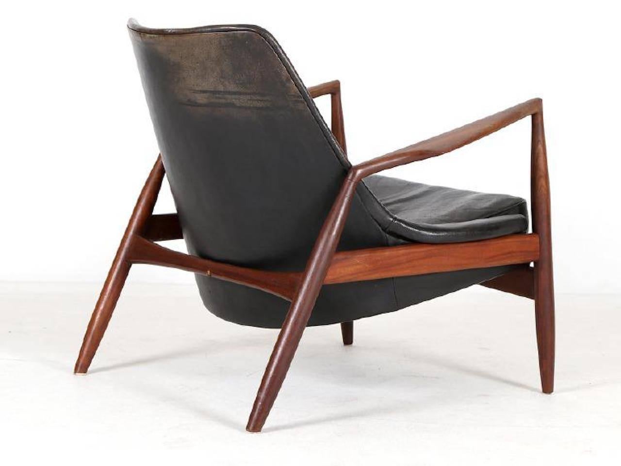 Rare.
Ib Kofod Larsen, 'Seal' lounge chair model 503-799, in teak and original black leather, for OPE, Sweden, 1956. The chair is in great original condition with a nice patinated leather.
Measures: W 80 cm x D 80 cm x H 72 cm.