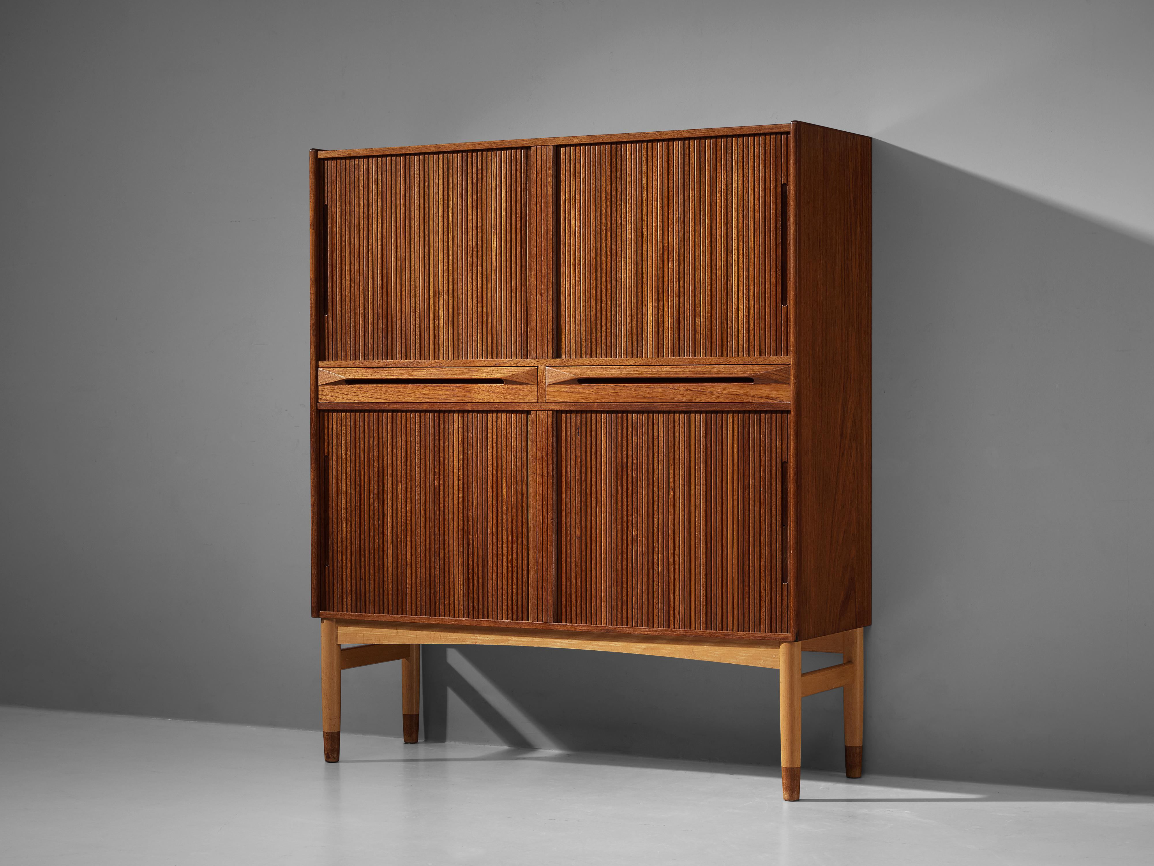 Ib Kofold-Larsen for Fredericia Stolefabrik, cabinet, teak, beech, Denmark, 1950s. 

High quality and fine designed cabinet in teak and beech designed by Ib Kofold-Larsen. This cabinet contains two departments which are furnished with beautiful