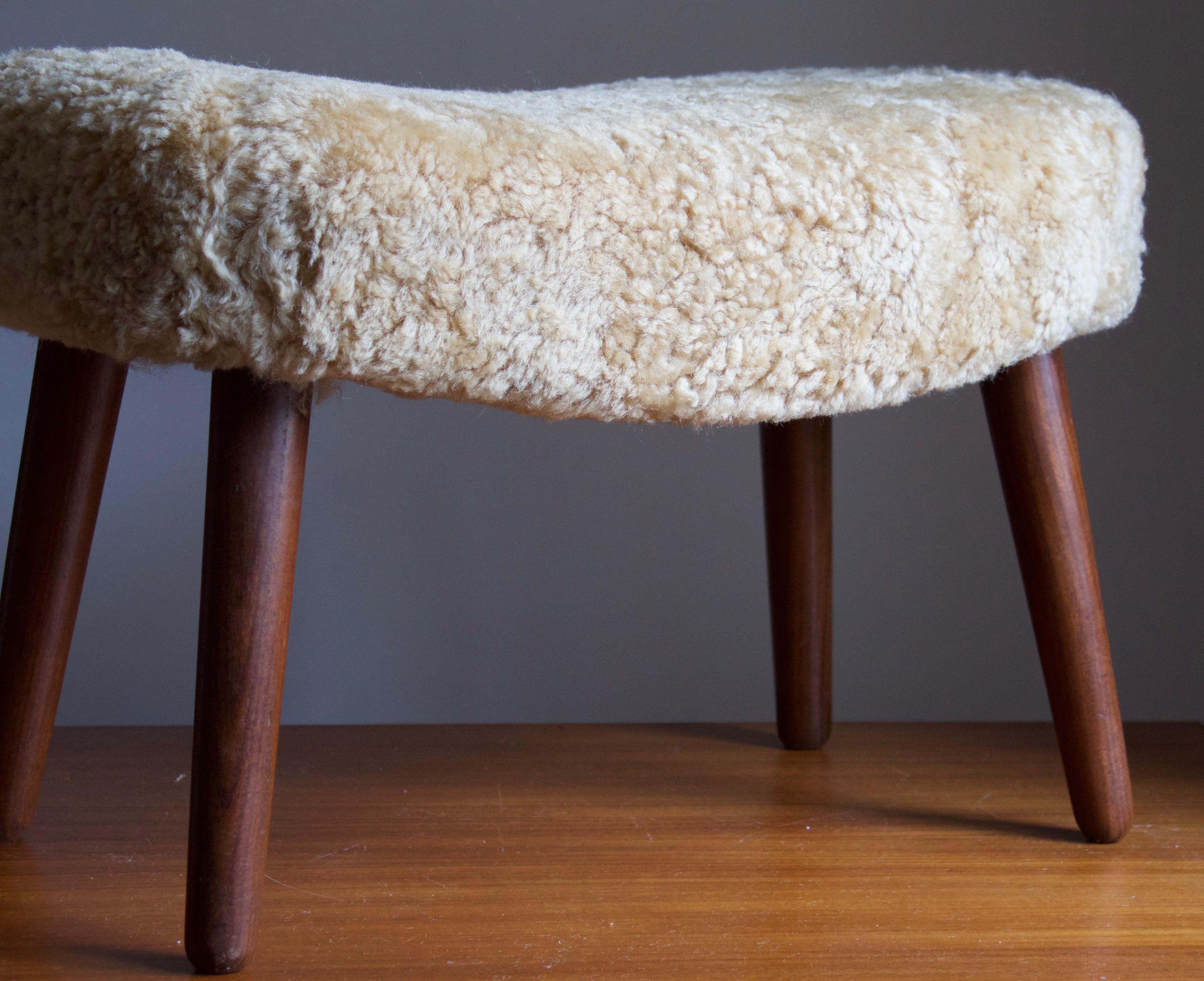 Ib Madsen & Acton Schubell, Organic Stool, Stained Wood, Sheepskin Denmark 1950s In Good Condition In High Point, NC