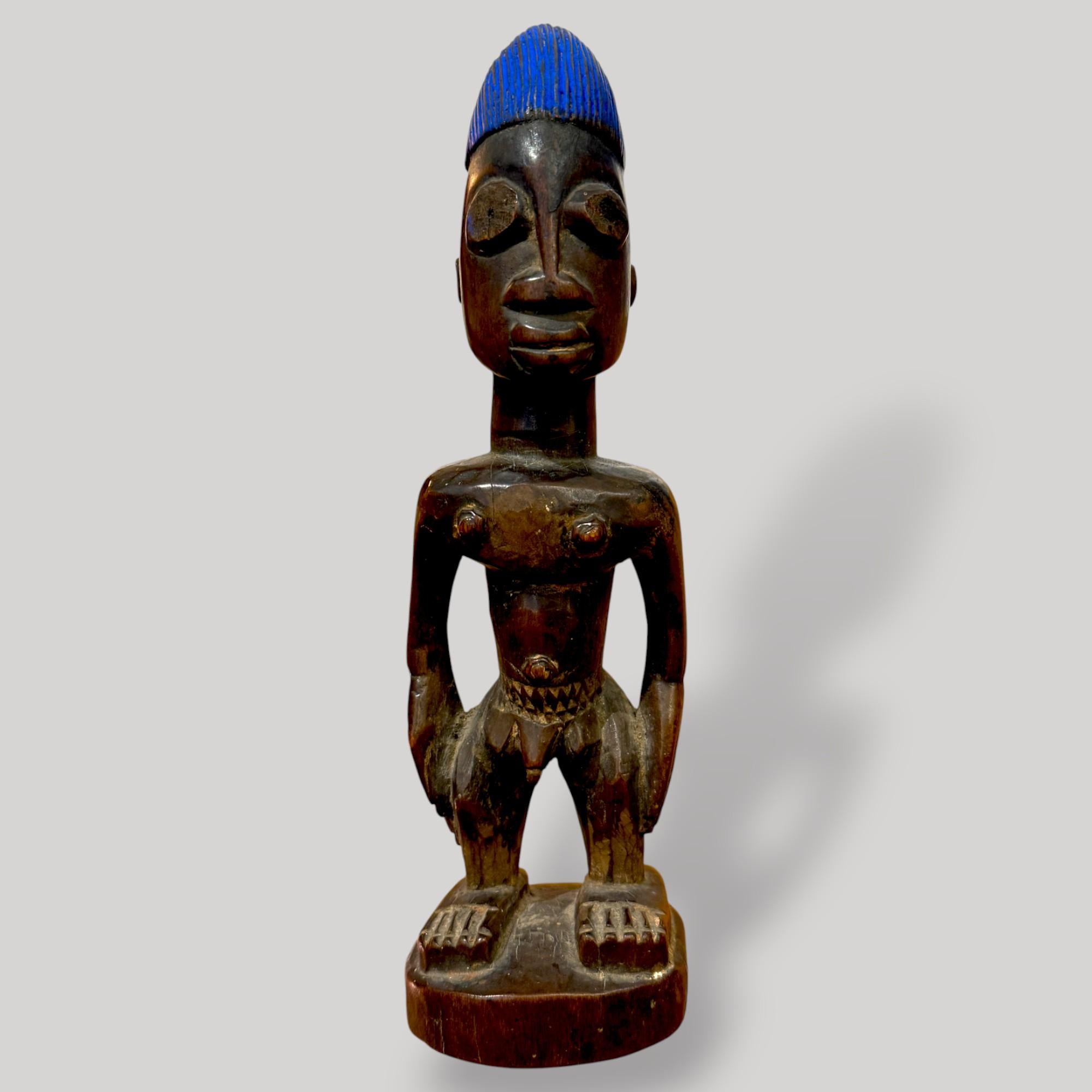 Ibedji-Statuette - Yoruba-Kultur, Nigeria, um 1930 (20. Jahrhundert) (Stammeskunst) im Angebot