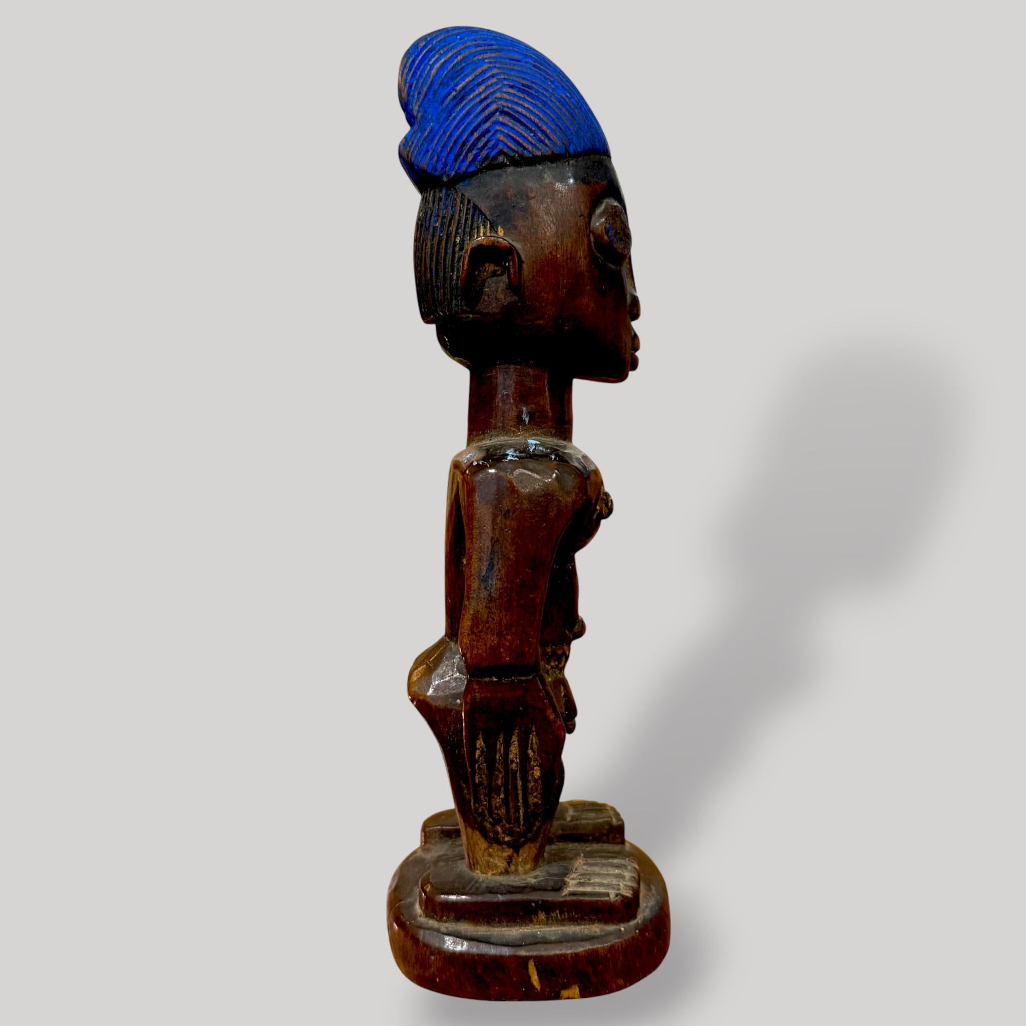 Ibedji-Statuette - Yoruba-Kultur, Nigeria, um 1930 (20. Jahrhundert) (Nigerianisch) im Angebot