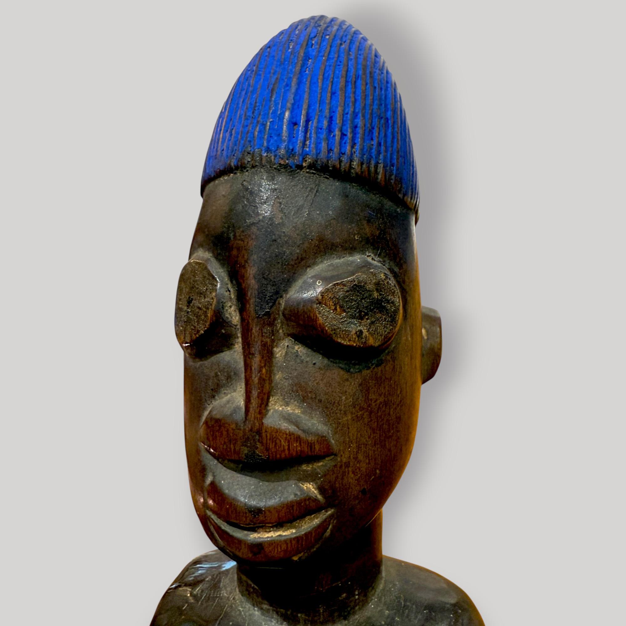 Ibedji-Statuette - Yoruba-Kultur, Nigeria, um 1930 (20. Jahrhundert) (Holz) im Angebot