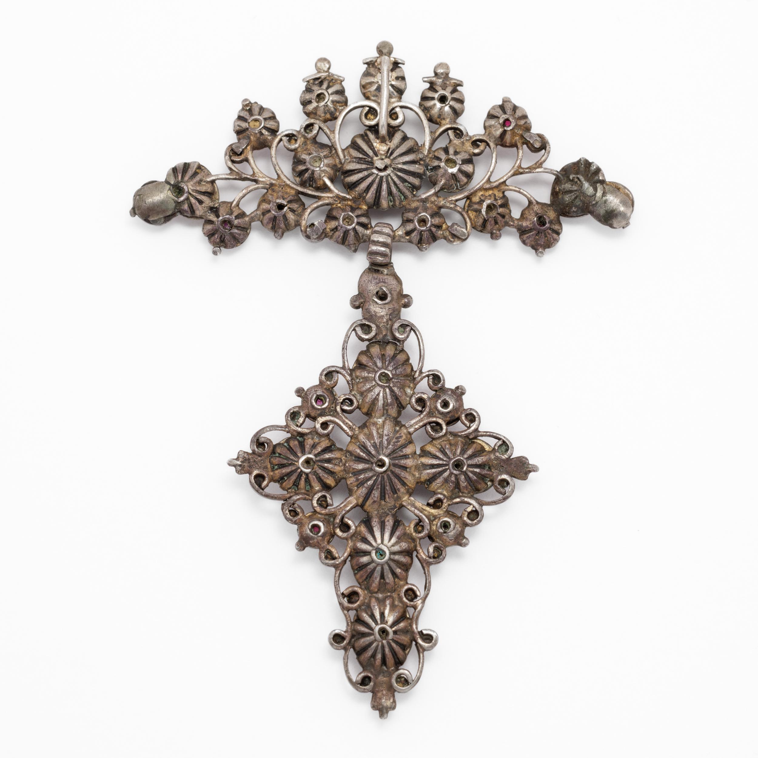 Women's or Men's Iberian Peninsula 17th Century Cross Table Cut Diamonds Colombian Emerald Pendan For Sale