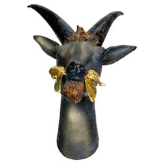 Centrotavola con animale stambecco in ceramica e foglie d'oro, design fatto a mano in Italia, 2021