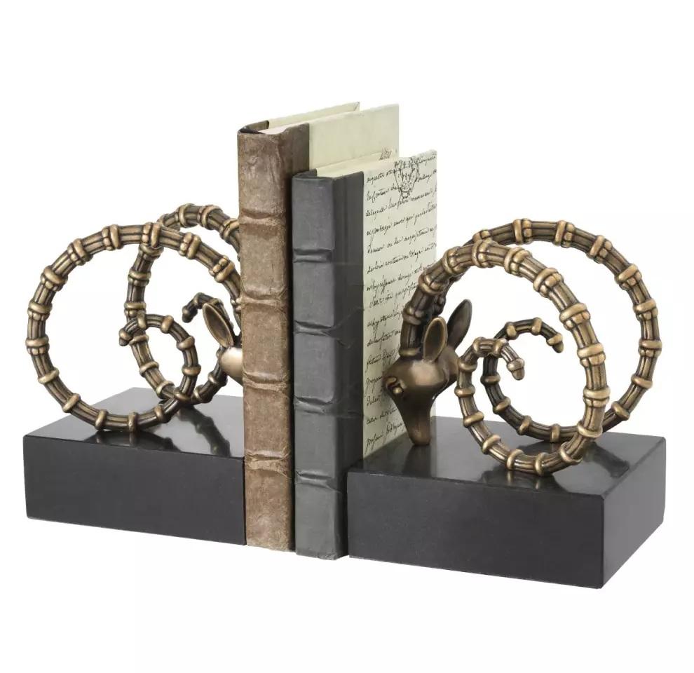 After the famed design by Alain Chervet – Curate an edit of your most treasured books with this set of 2 Ibex Bookends with vintage brass finish. Sculpted from brass, this captivating set features two facing ram heads. With their elongated rounded