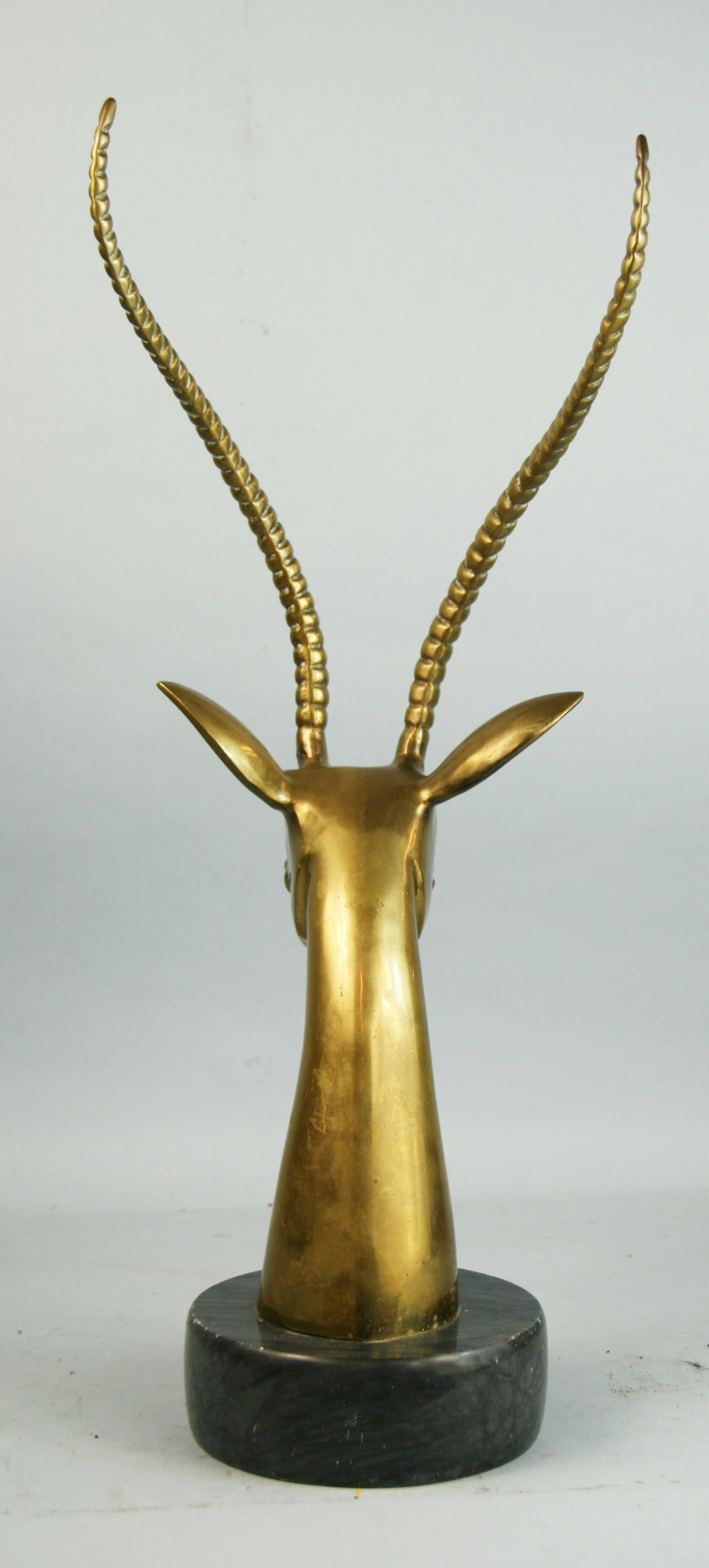 Bouquetin  Sculpture surdimensionnée en bronze sur socle en marbre en vente 5