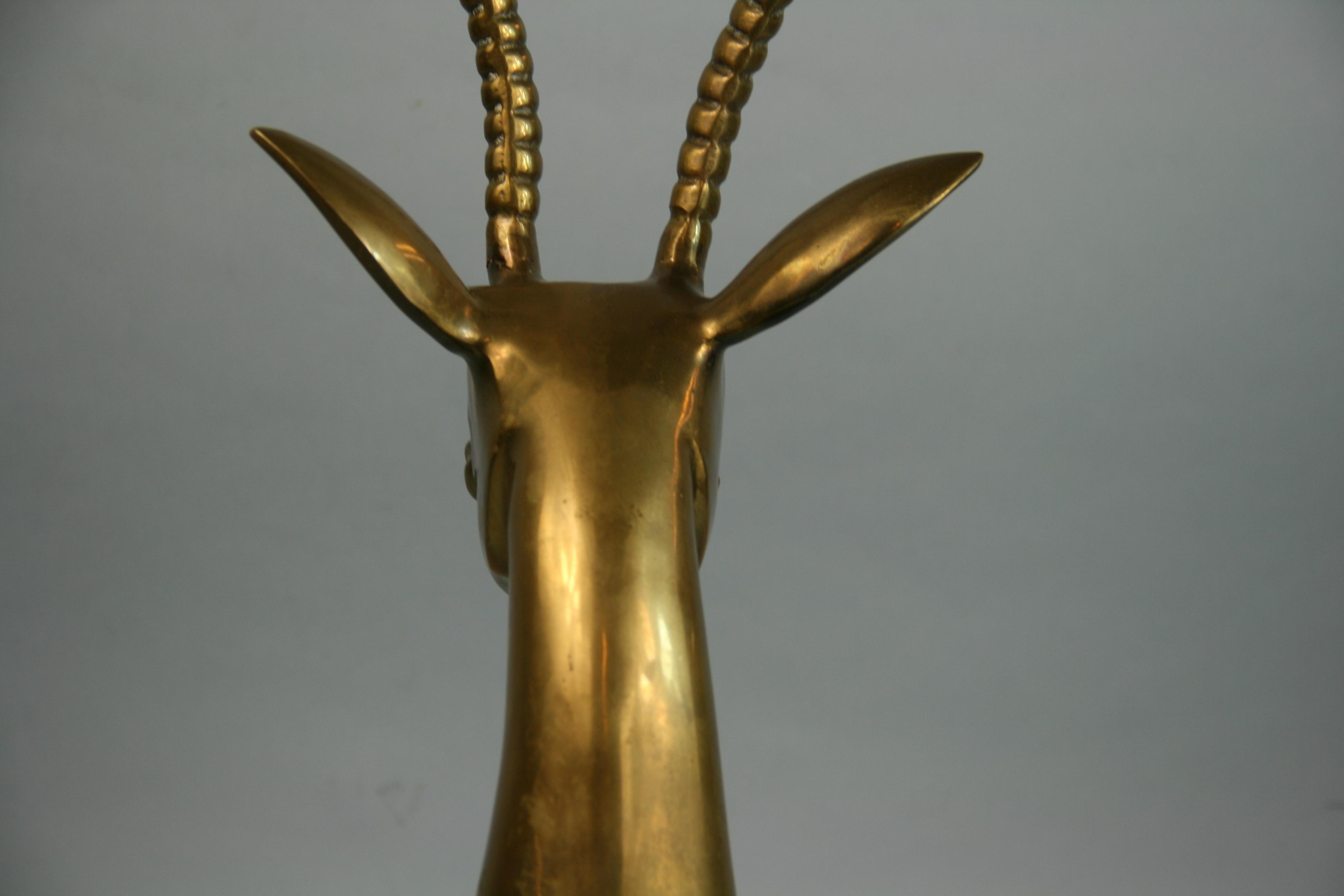 Bouquetin  Sculpture surdimensionnée en bronze sur socle en marbre en vente 6
