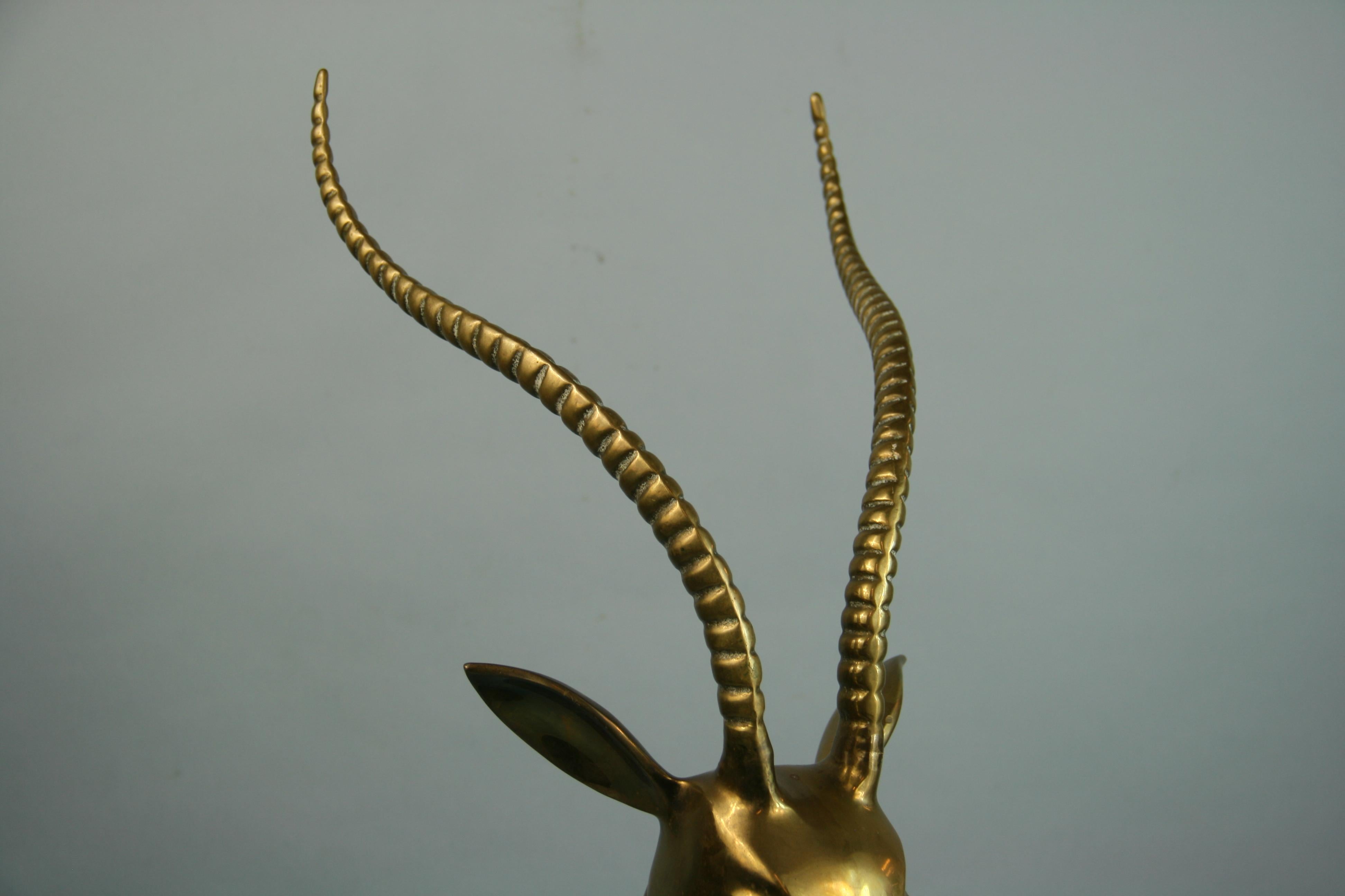 Marbre Bouquetin  Sculpture surdimensionnée en bronze sur socle en marbre en vente