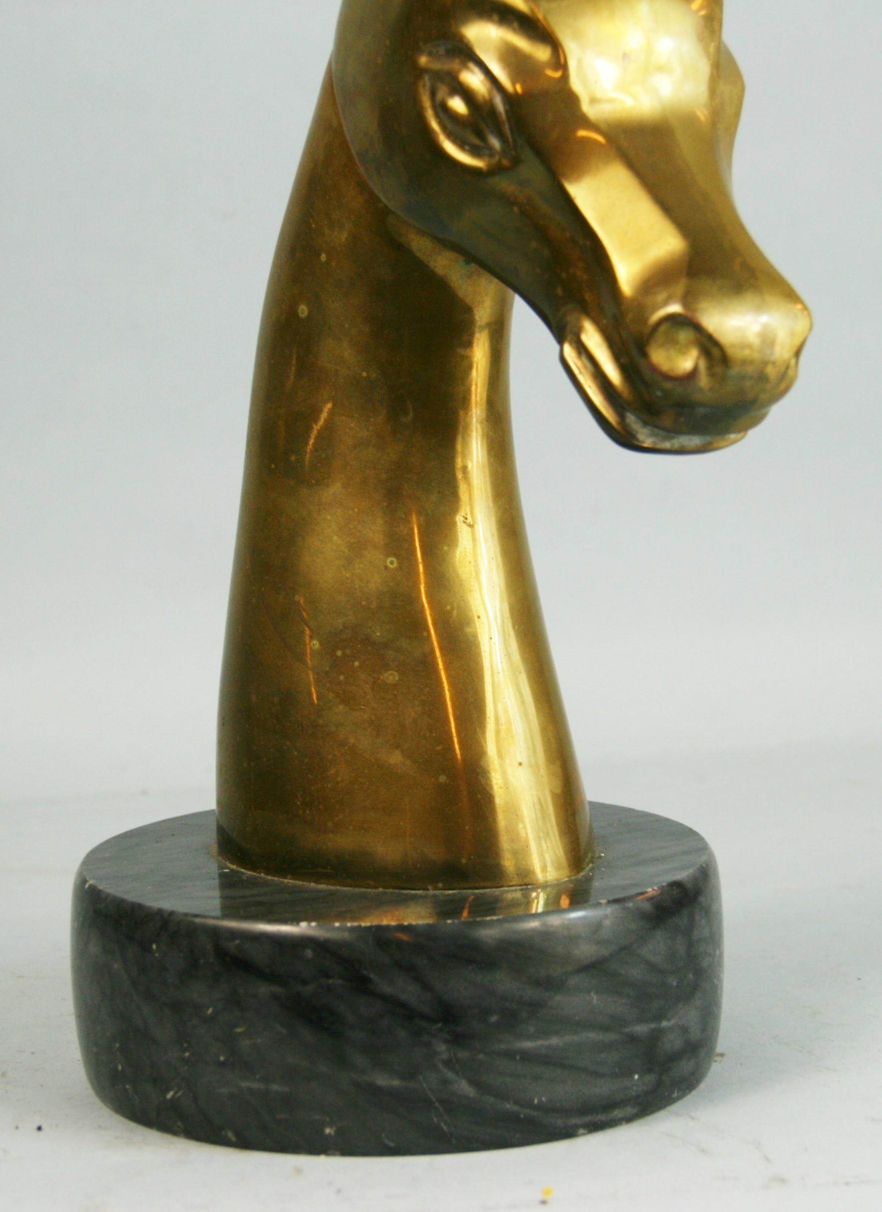 Bouquetin  Sculpture surdimensionnée en bronze sur socle en marbre en vente 1