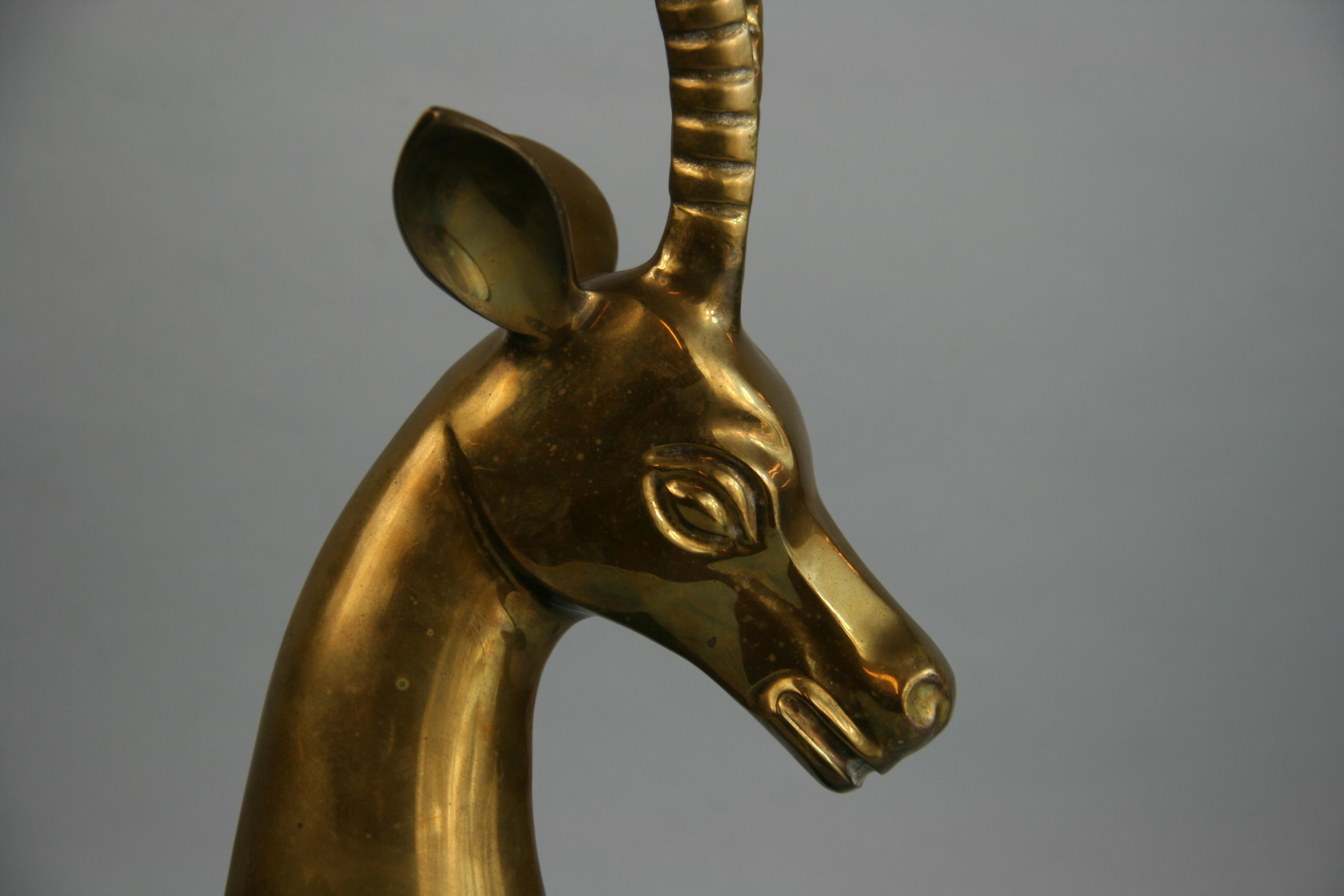 Bouquetin  Sculpture surdimensionnée en bronze sur socle en marbre en vente 3