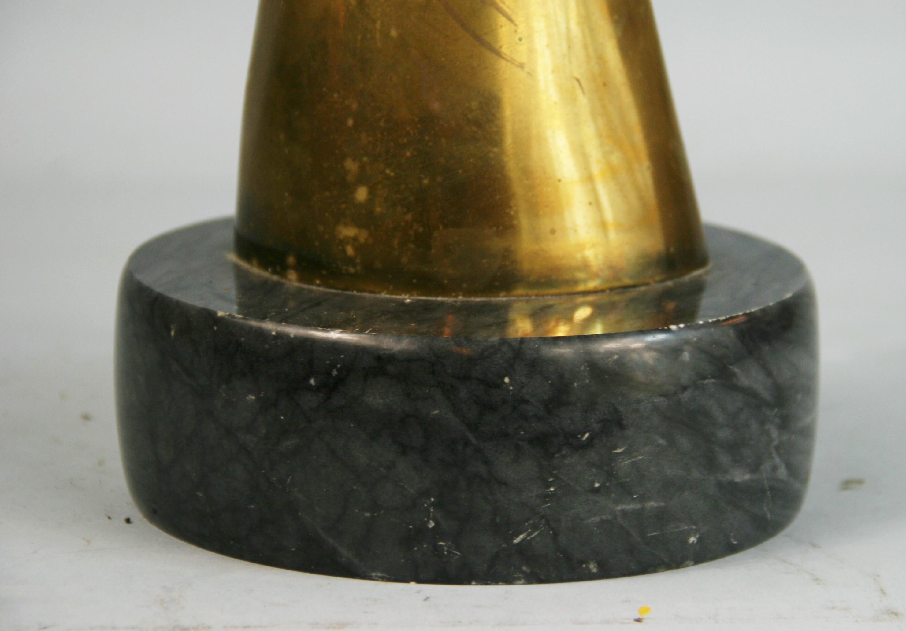 Bouquetin  Sculpture surdimensionnée en bronze sur socle en marbre en vente 4