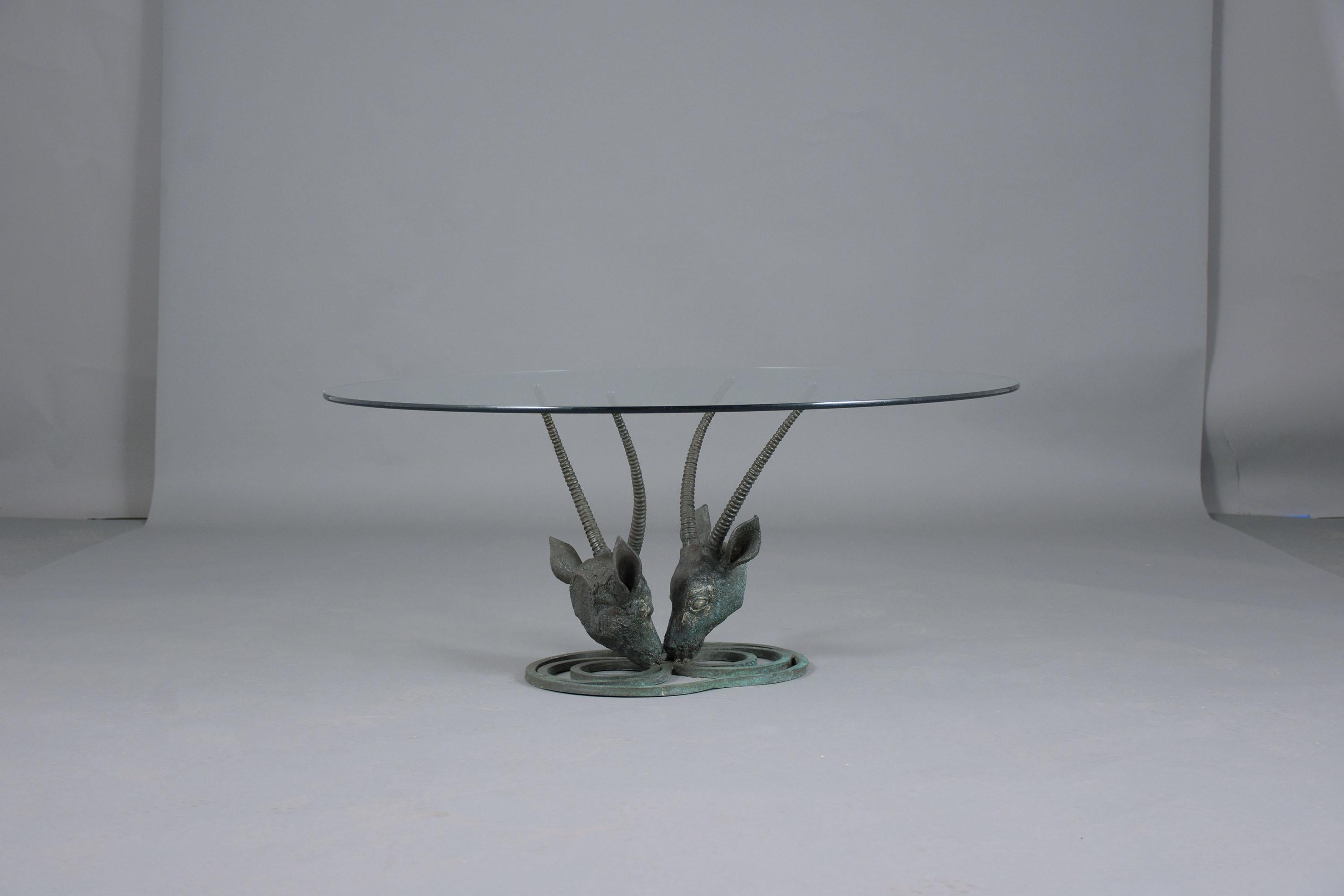 Mid-Century Modern Table basse Ibex moderne du milieu du siècle dernier des années 1970 avec base en bronze et plateau en verre en vente