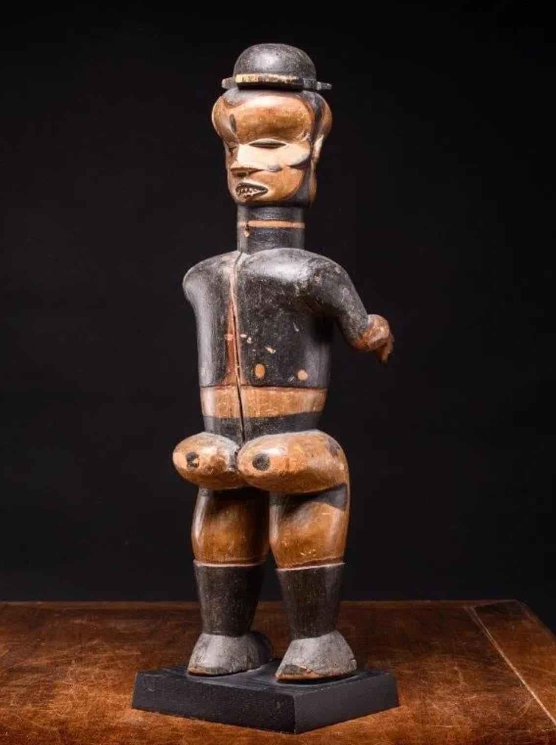 Hand-Crafted Ibibio Anthropomorphic Standing Male Janus Figure, Nigeria For Sale