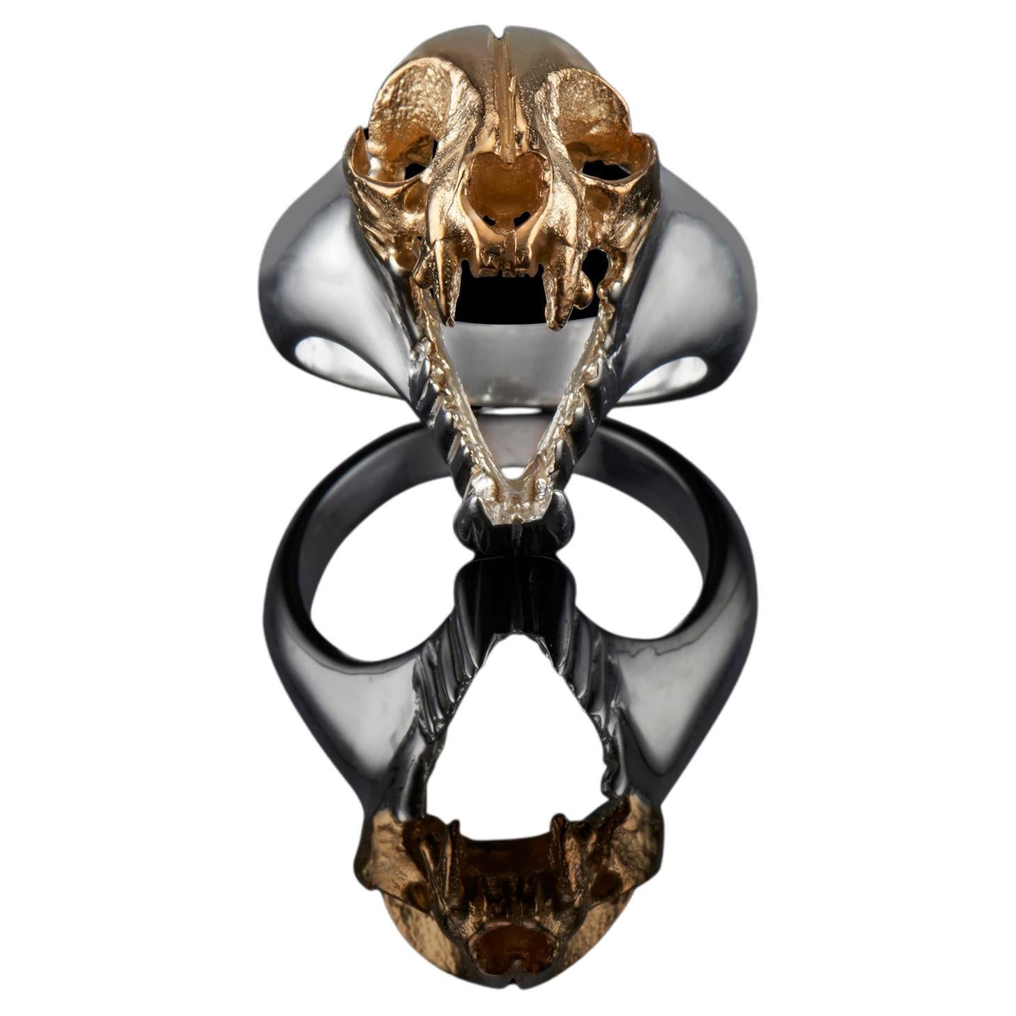 Ring mit Totenkopf von Ibibio aus Gold und Silber