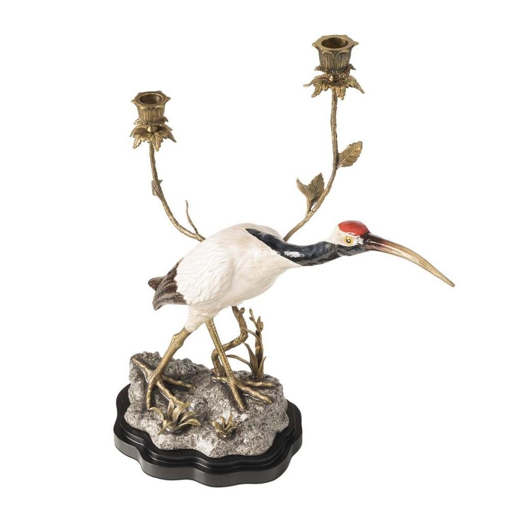 Portacandela Ibis con scultura di uccello Ibis in porcellana dipinta a mano
e con dettagli in ottone massiccio con finitura vintage. Le candele non sono incluse.