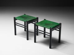Paire de tabourets italiens Ibisco en cuir sellier vert et bois laqué noir