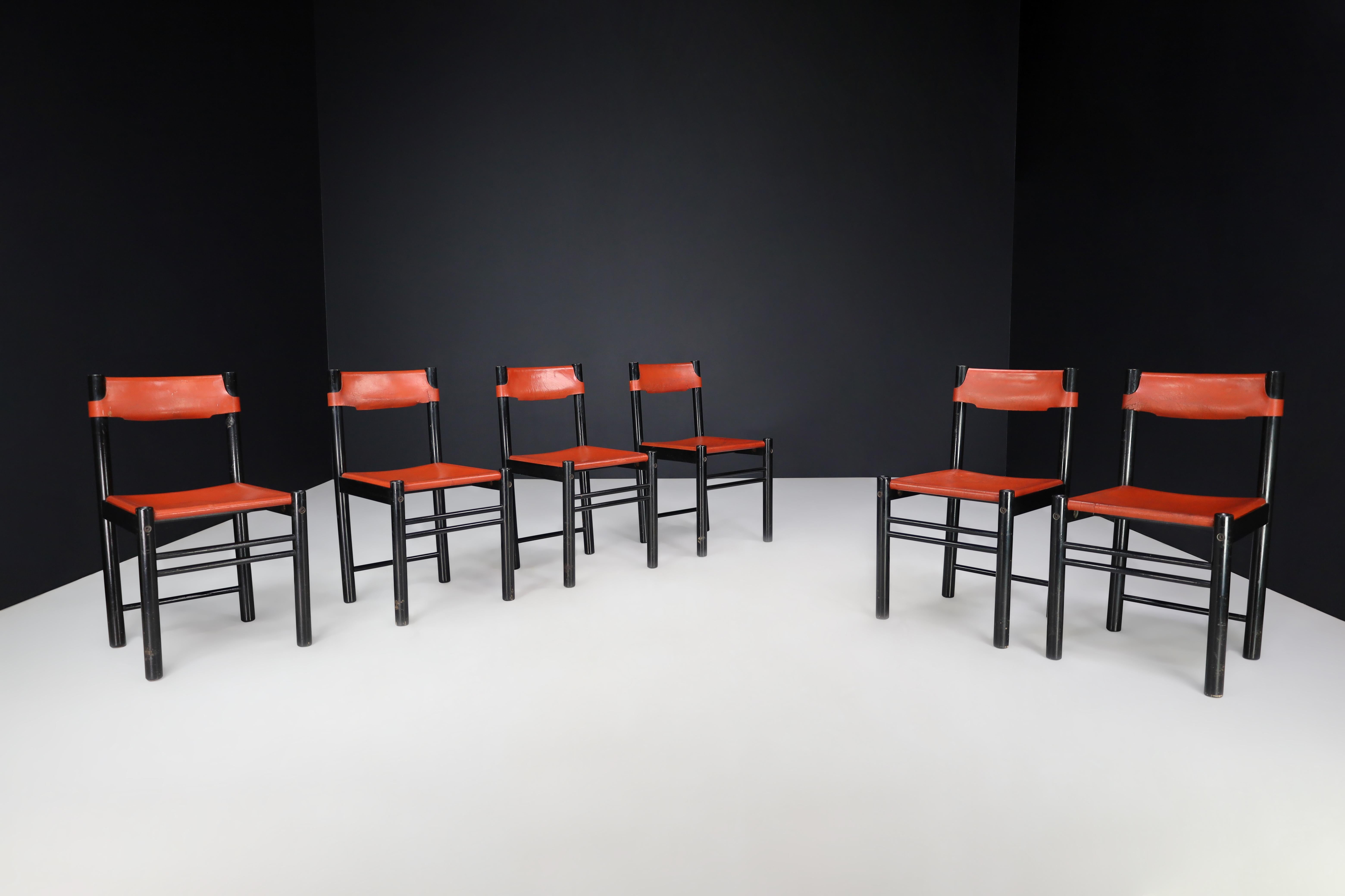Ibisco Sedie Set of Six Dining Room Chairs with Patinated Cognac Leather, Italy 1970s 

This set of six dining room chairs, made in Italy in the 1970s by Ibisco Sedie, features a design that embodies the postmodern ethos of the era. The chairs have
