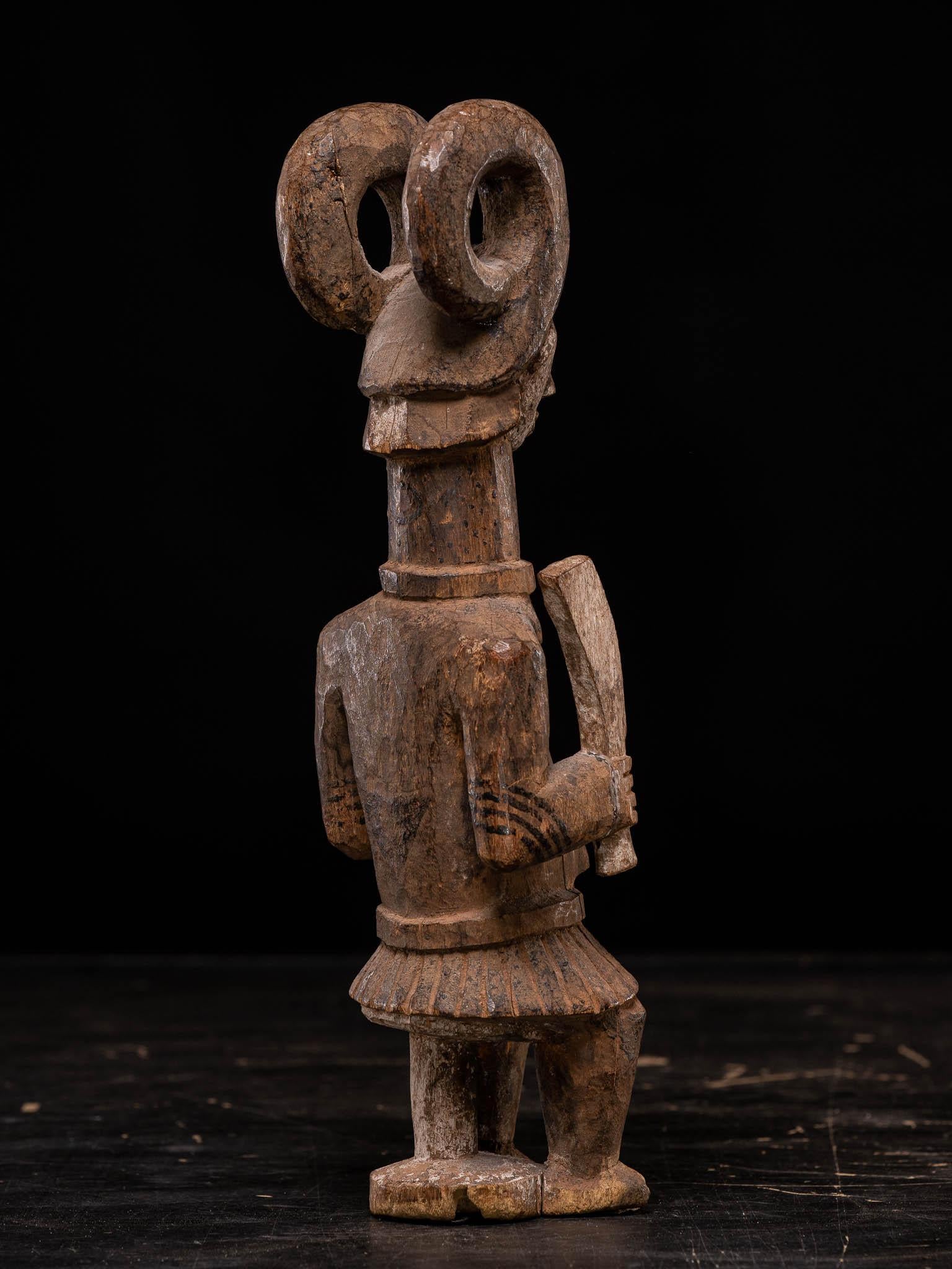 XX secolo Legno duro Ibo Statua dell'altare Ikenga Popolo Ibo Nigeria in vendita