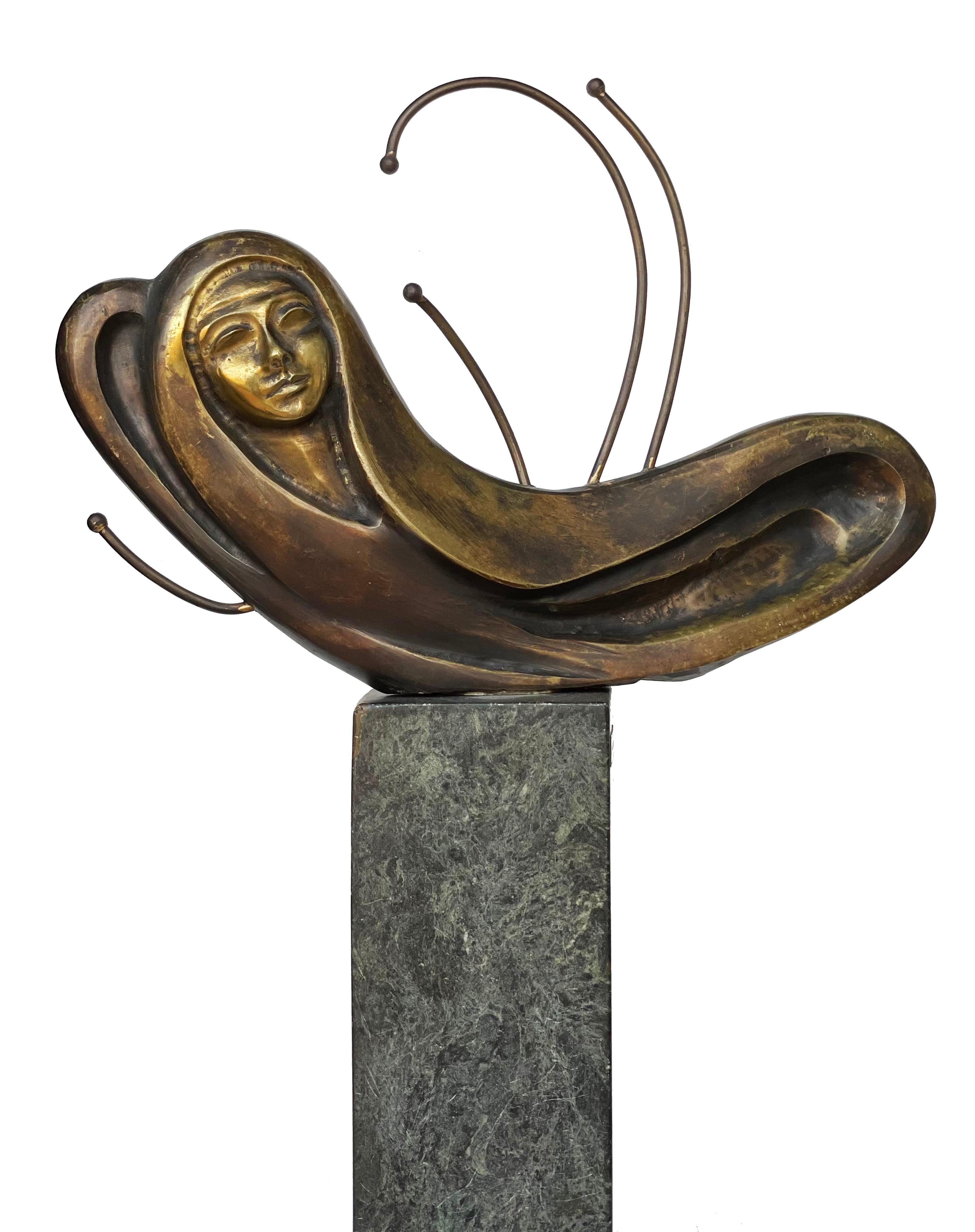 „Chrysalis“ Skulptur aus Bronze und Marmor 19" x 15" in von Ibrahim Abd Elmalak