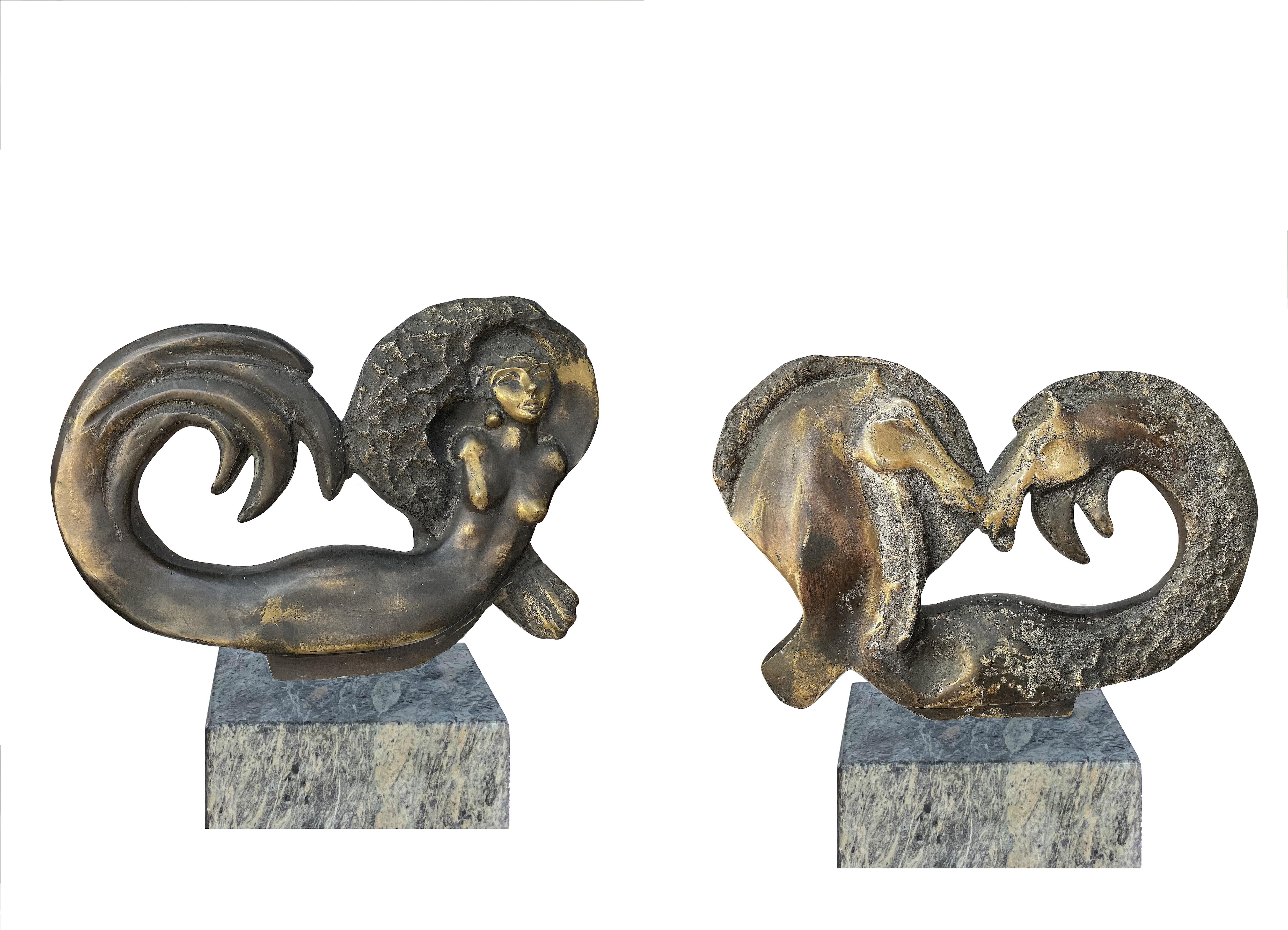 „Land & Sea“ Bronzeskulptur 16" x 14" Zoll von Ibrahim Abd Elmalak

Doppelgesichtige 
Bronze und Marmor 
Unterzeichnet und datiert


Skulpturen, die zumeist seine charakteristischen Figuren mit weiblichen Formen und Gefühlen darstellen - ein