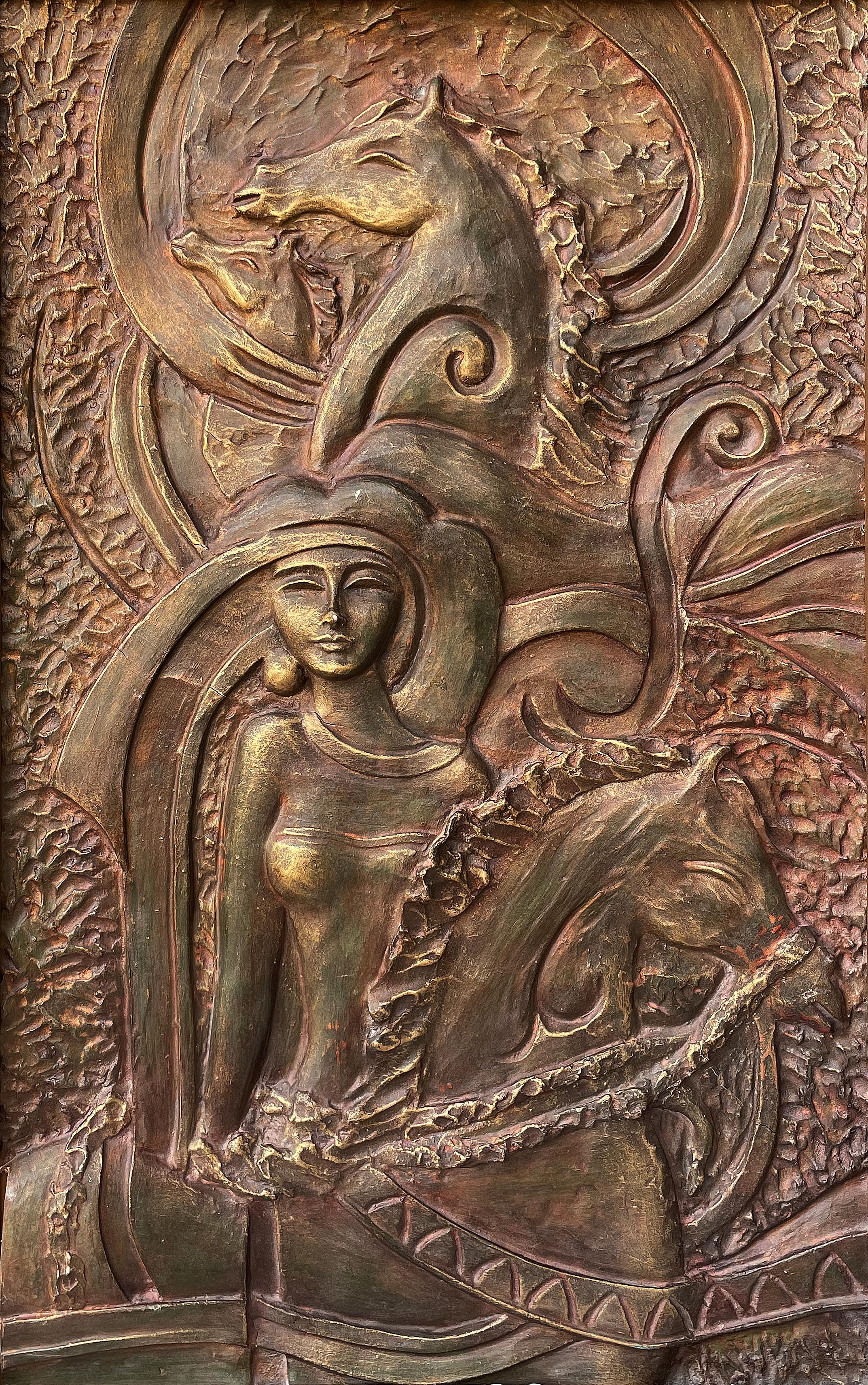 Sculpture murale "Midnight Rider" 42" x 29" pouces par Ibrahim Abd Elmalak

Fibre de verre 
Signé et daté


Des sculptures qui représentent principalement ses figures caractéristiques de la forme et du sentiment féminins - un élément central du