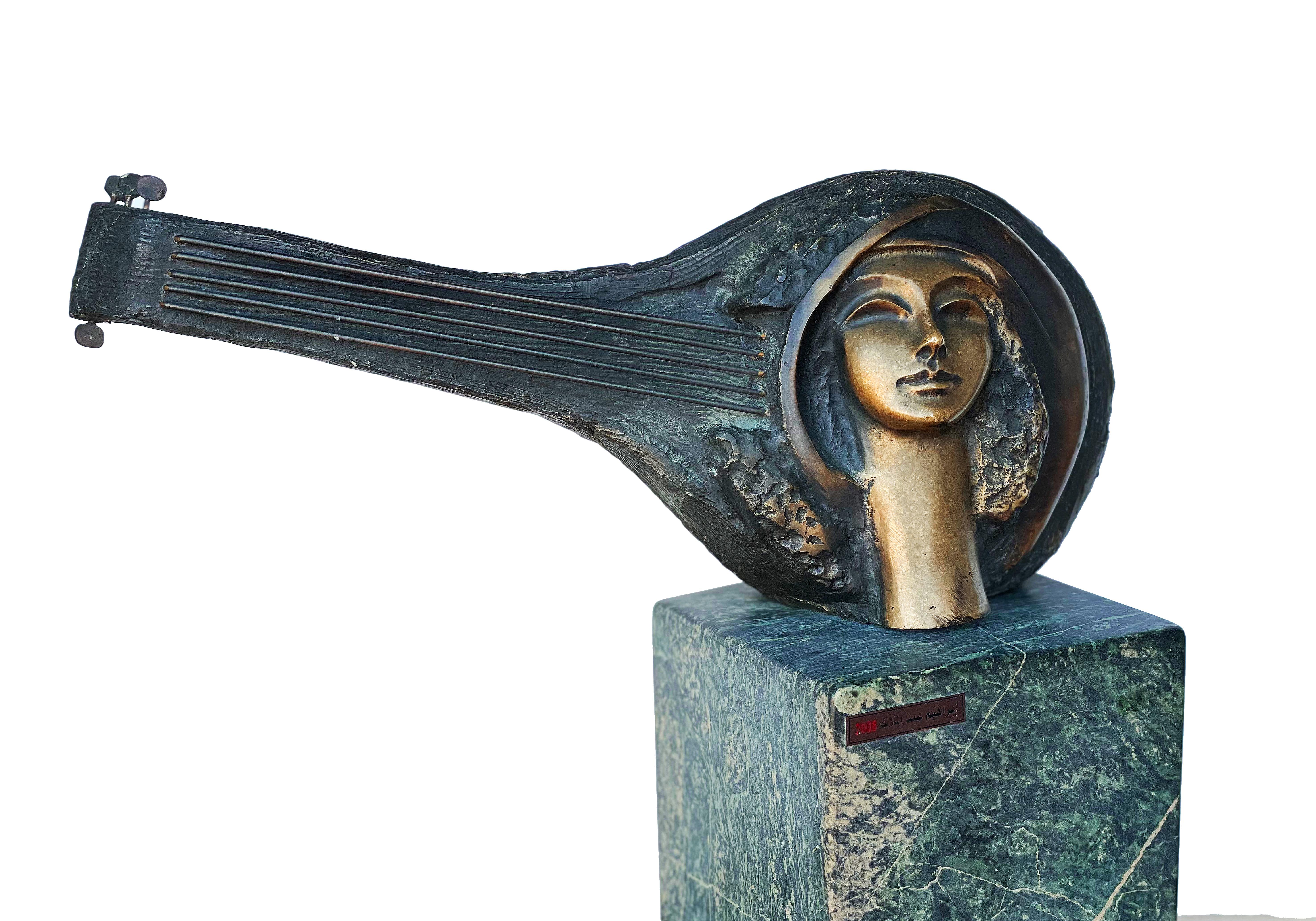 "Symphonie II" Bronzeskulptur 14,5 x 17 Zoll von Ibrahim Abd Elmalak

Bronze und Marmor 
Unterzeichnet und datiert


Skulpturen, die zumeist seine charakteristischen Figuren weiblicher Formen und Gefühle darstellen - ein zentrales Element in Abd