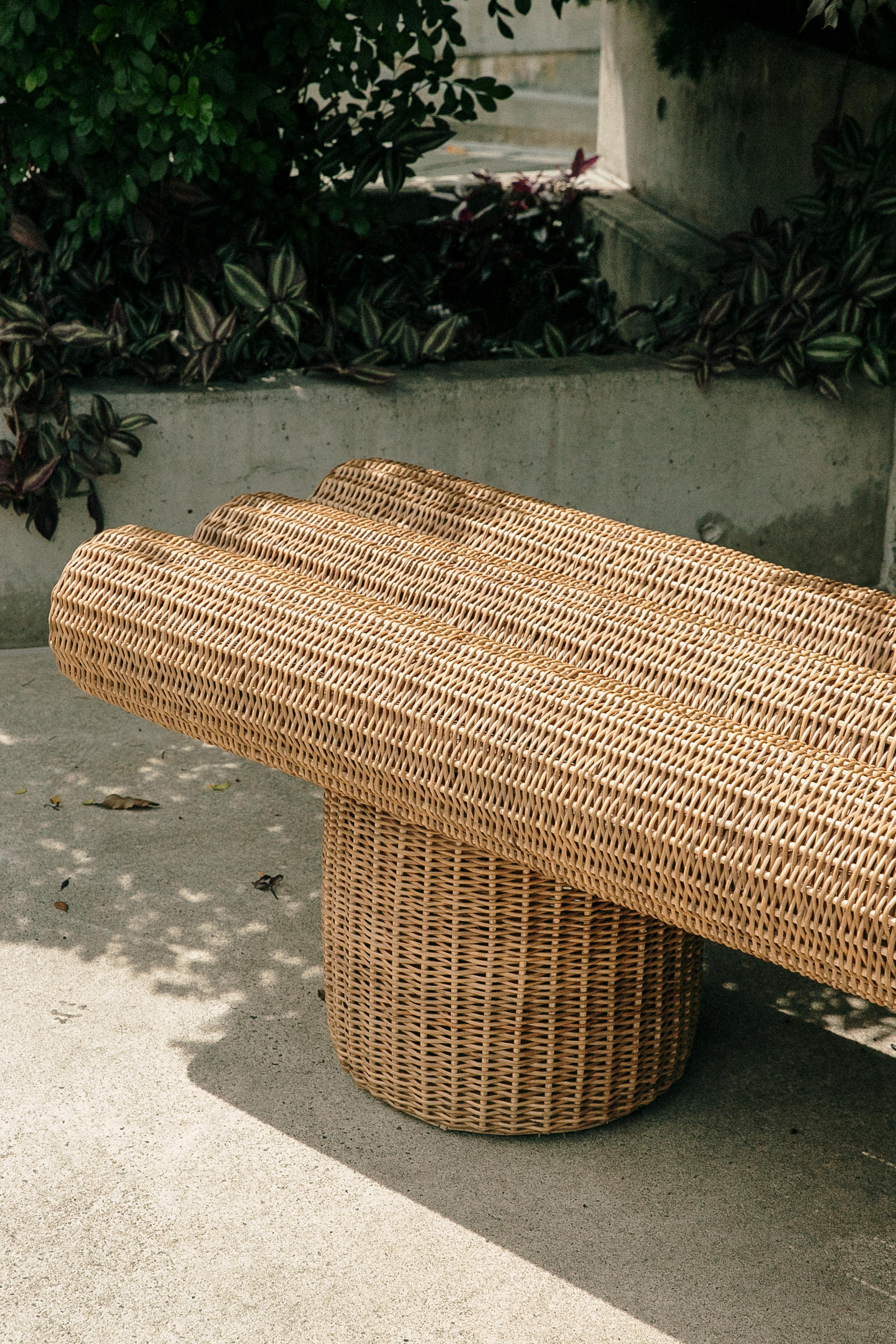 Ibuju 02 Medium Bench in Colombian Woven Yaré Natural Fiber by Fango Studio For Sale 4